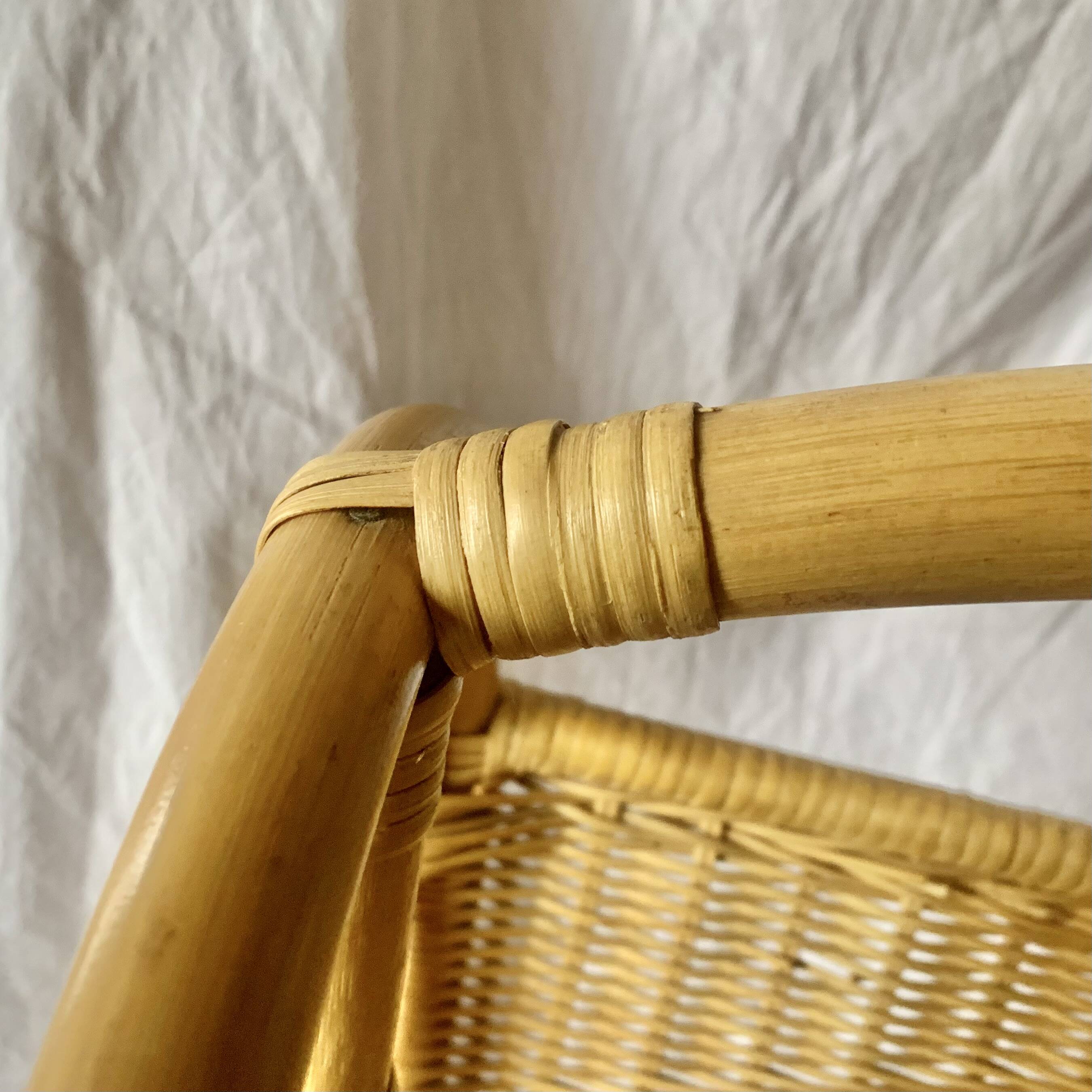 Porte-revue vintage en osier et bambou