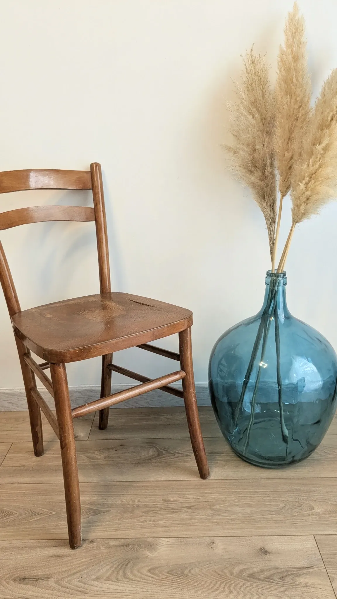 Vintage patina Luterma curved wood bistro chair – Antique