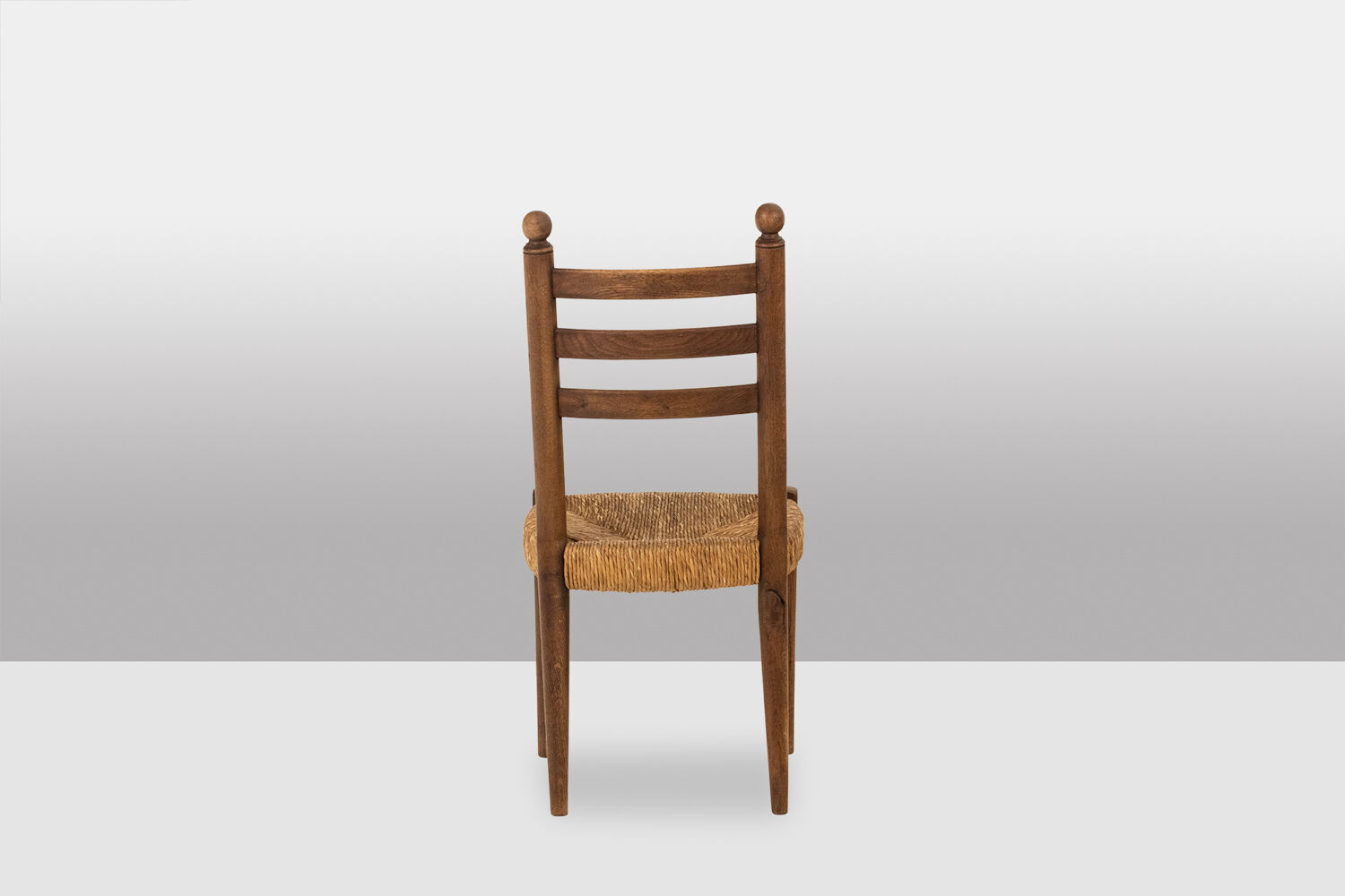 Ensemble de 8 chaises paillées en chêne. Années 1950.