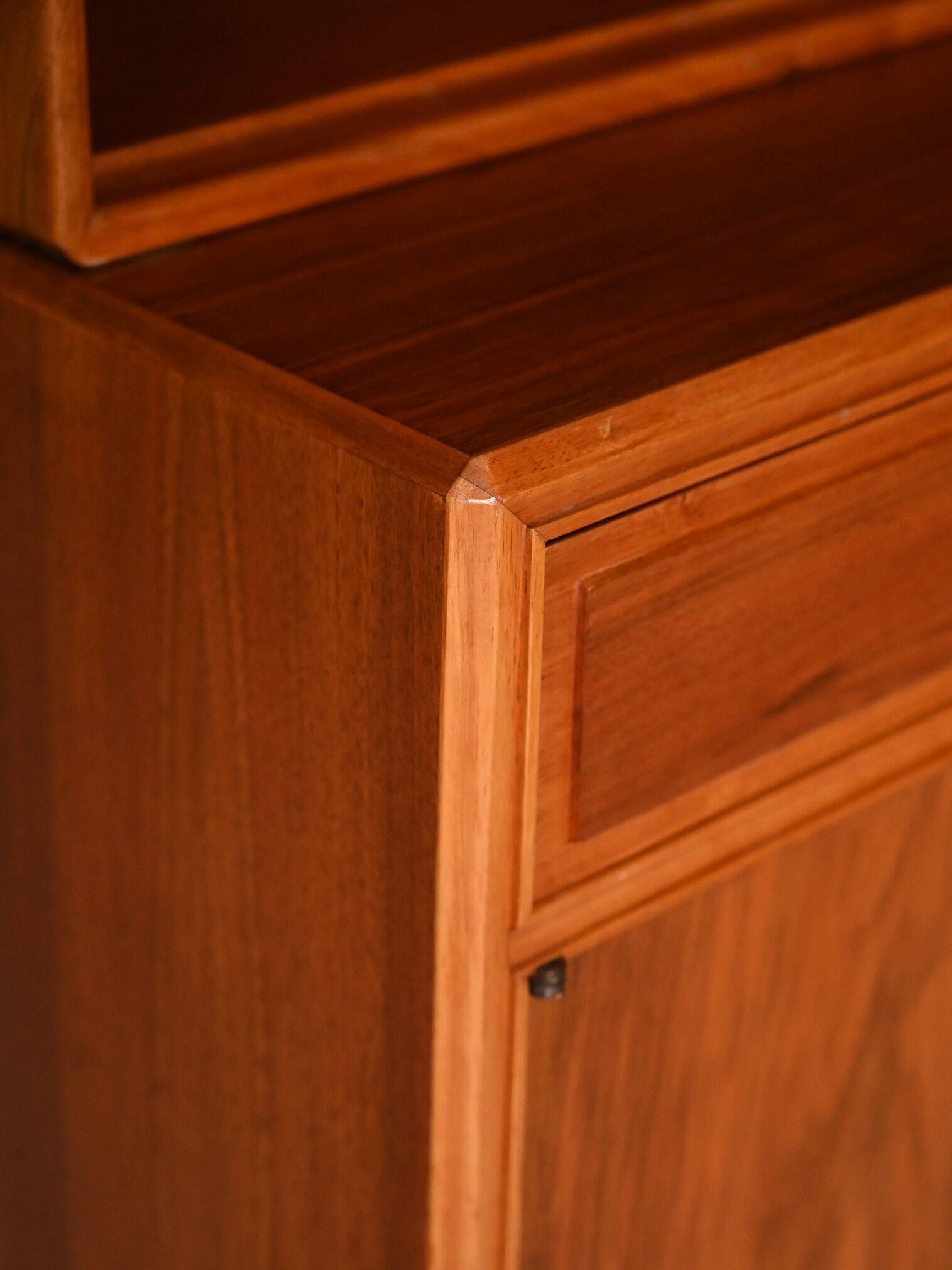 Nordic bookcase with sideboard