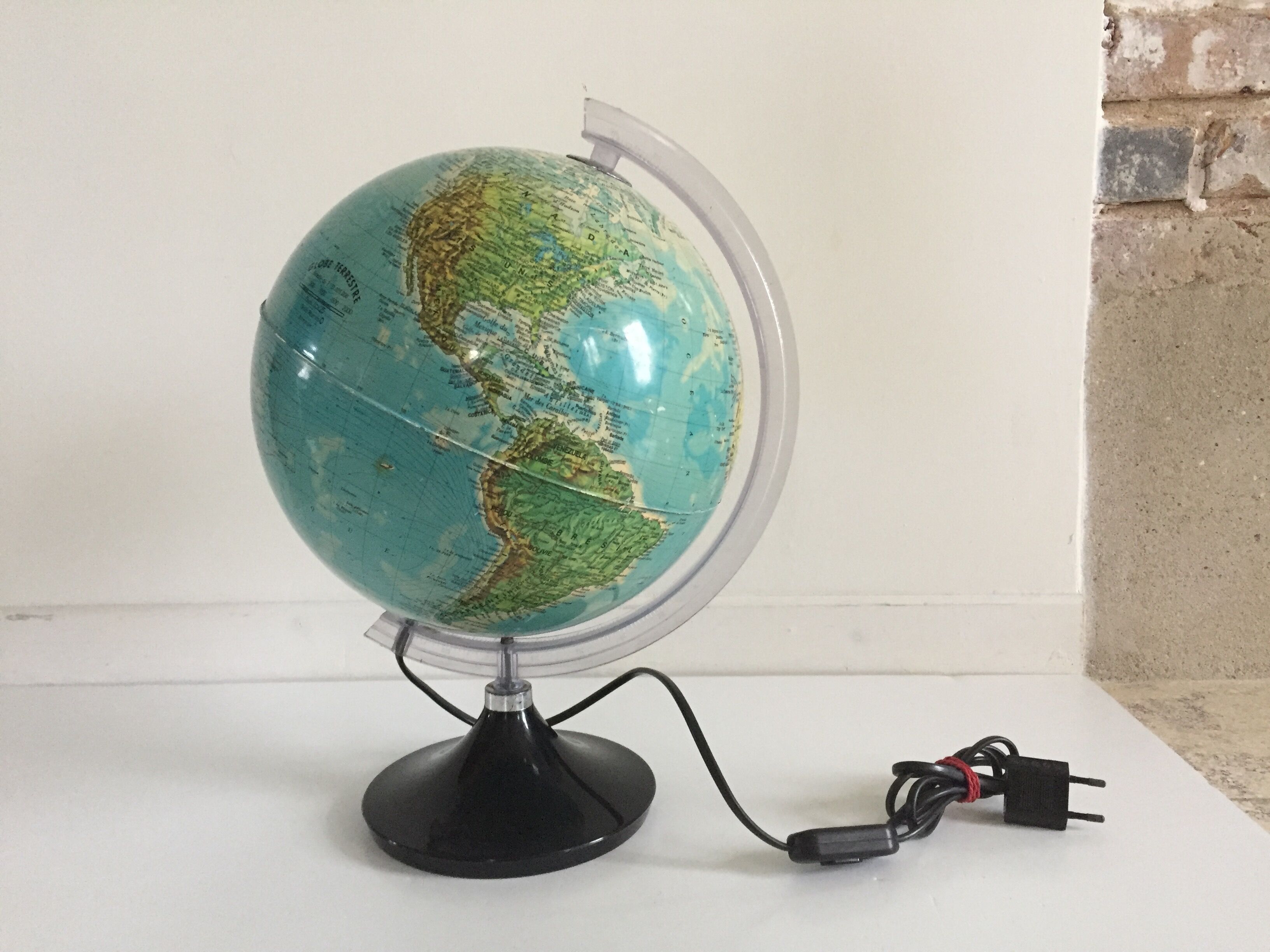 Globe earth bright black vintage