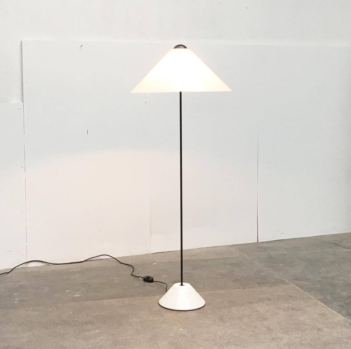Mid-Century Snow floor lamp by Vico Magistretti for Oluce, 1970s