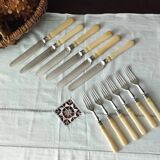 Silver-plated metal dessert cutlery in English Art Deco style
