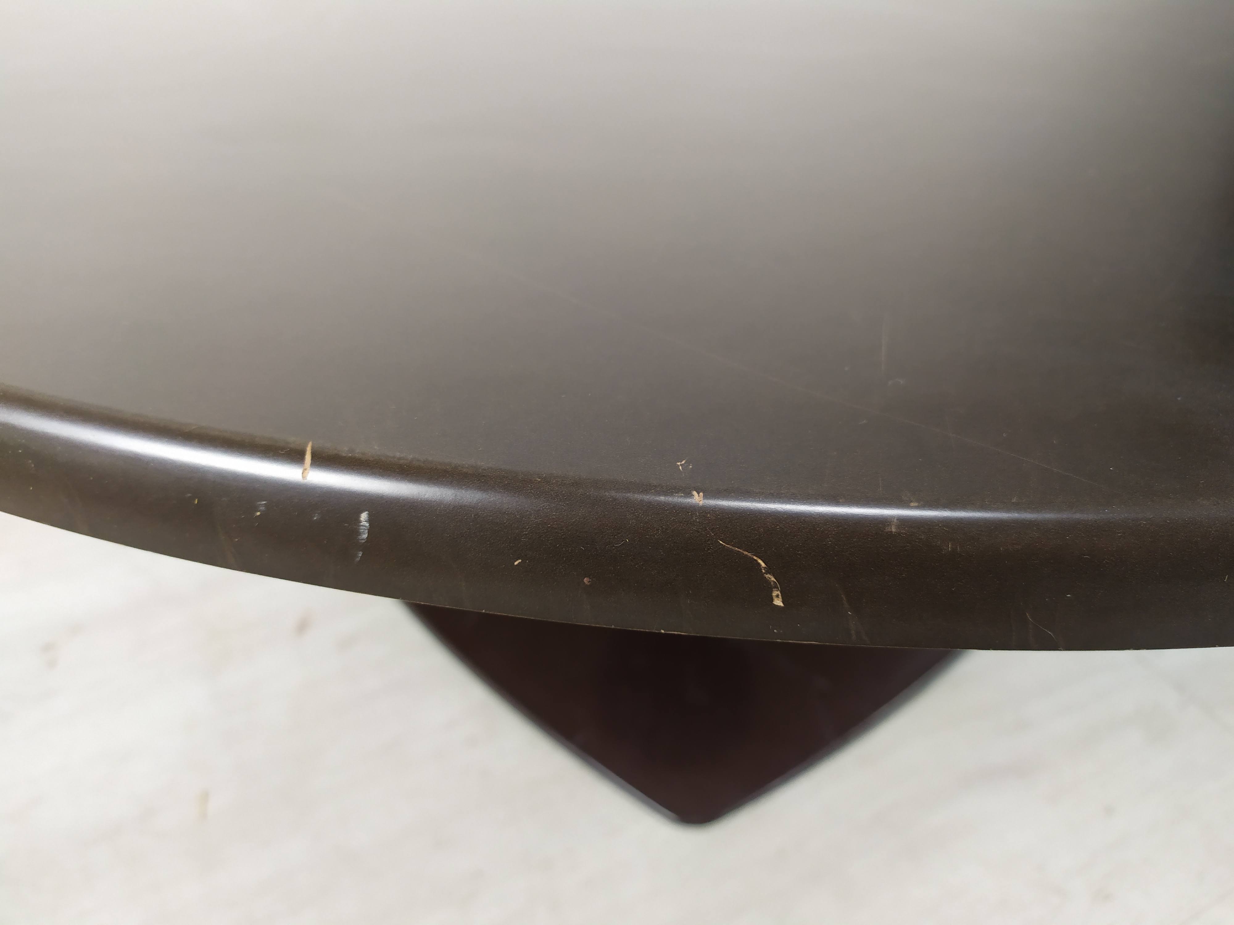 Round coffee table vintage tulip foot