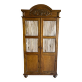 Belle armoire ancienne bois massif campagne chic / provençal sculptée