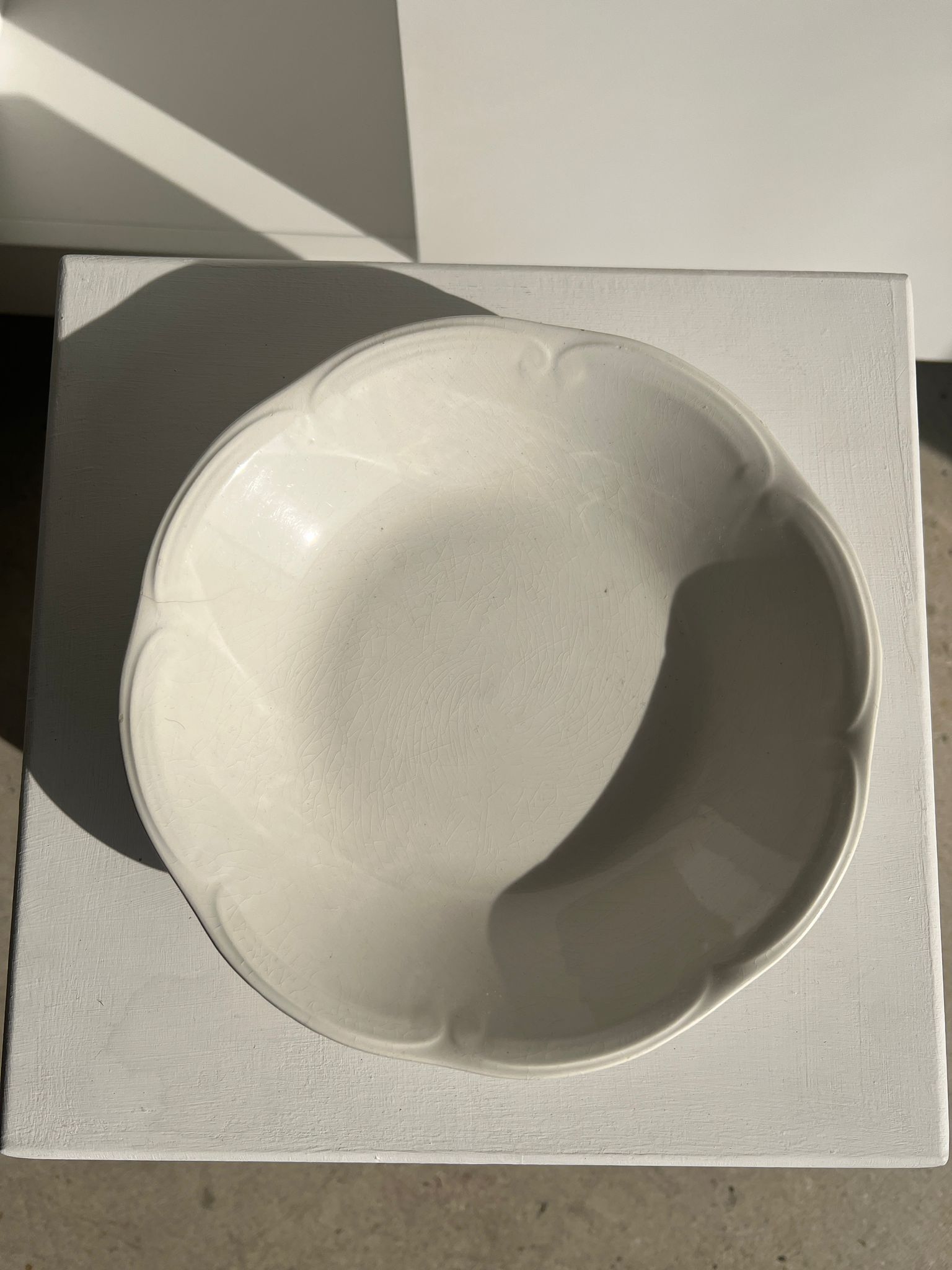 2 white hollow plates flower shape Gien D: 21,5cm