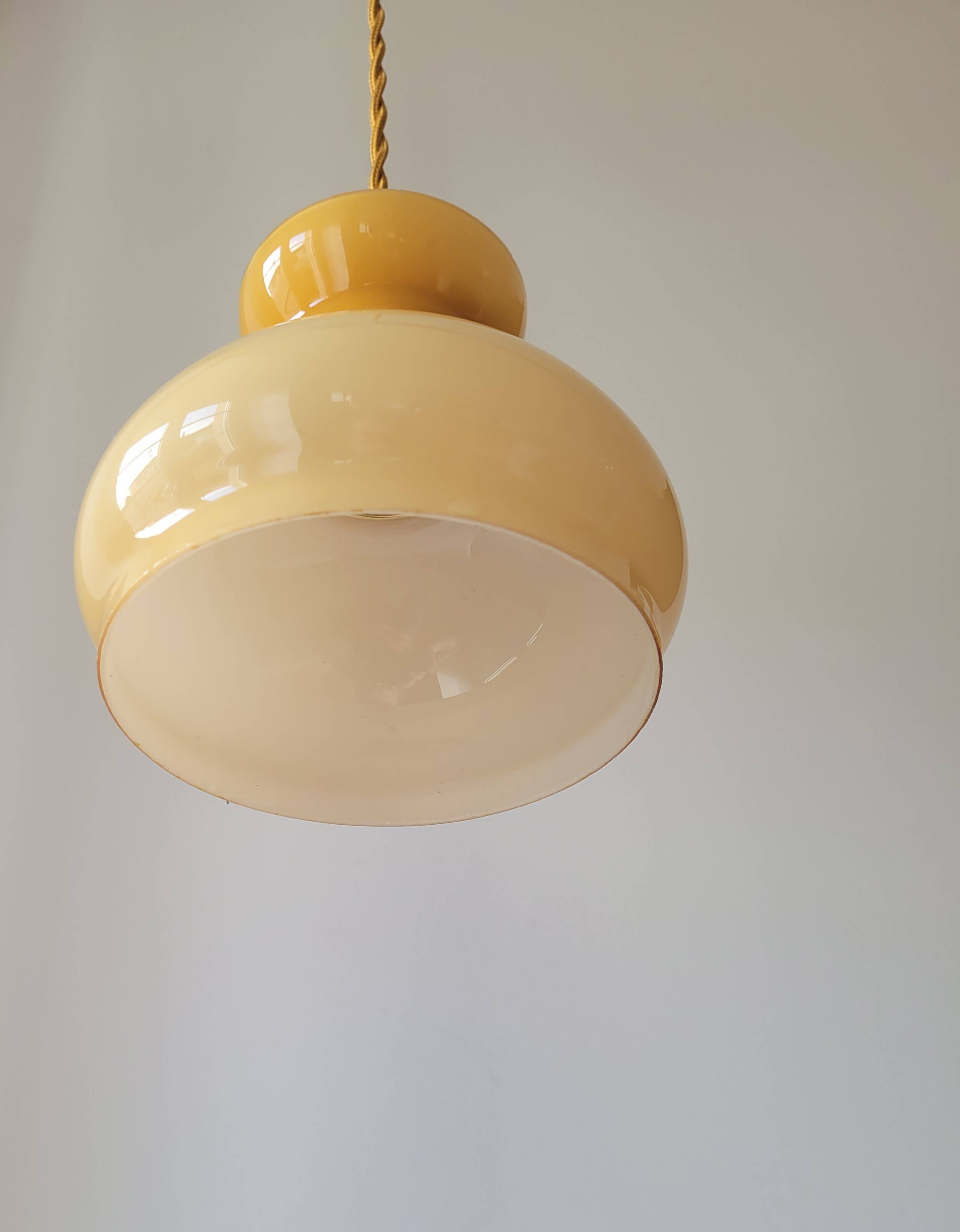Suspension en opaline miel