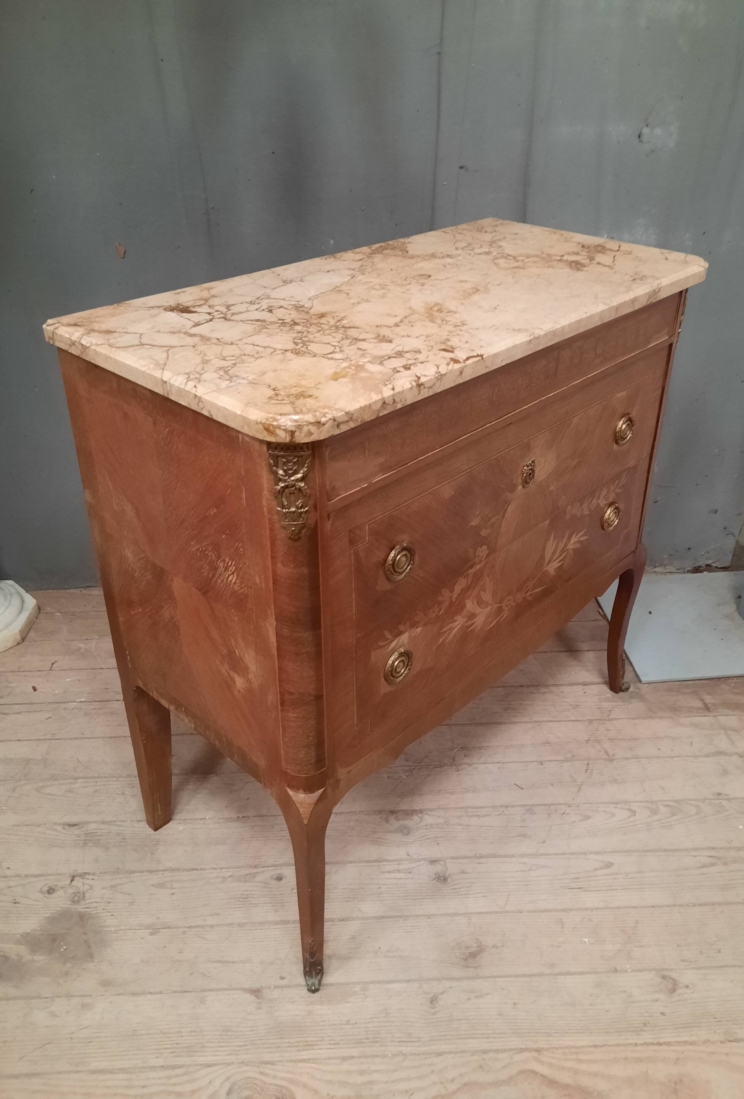 Commode de style transition en marquetterie