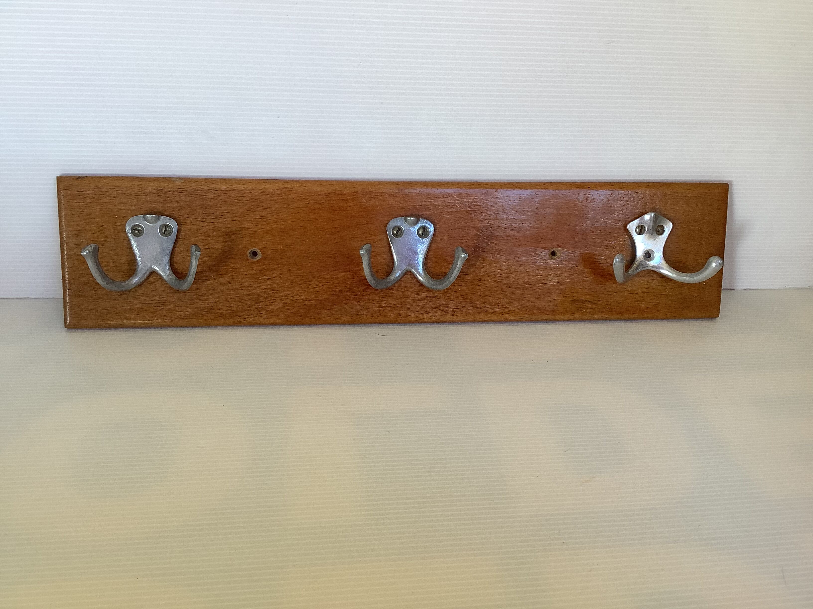 Wooden wall coat rack 3 hooks