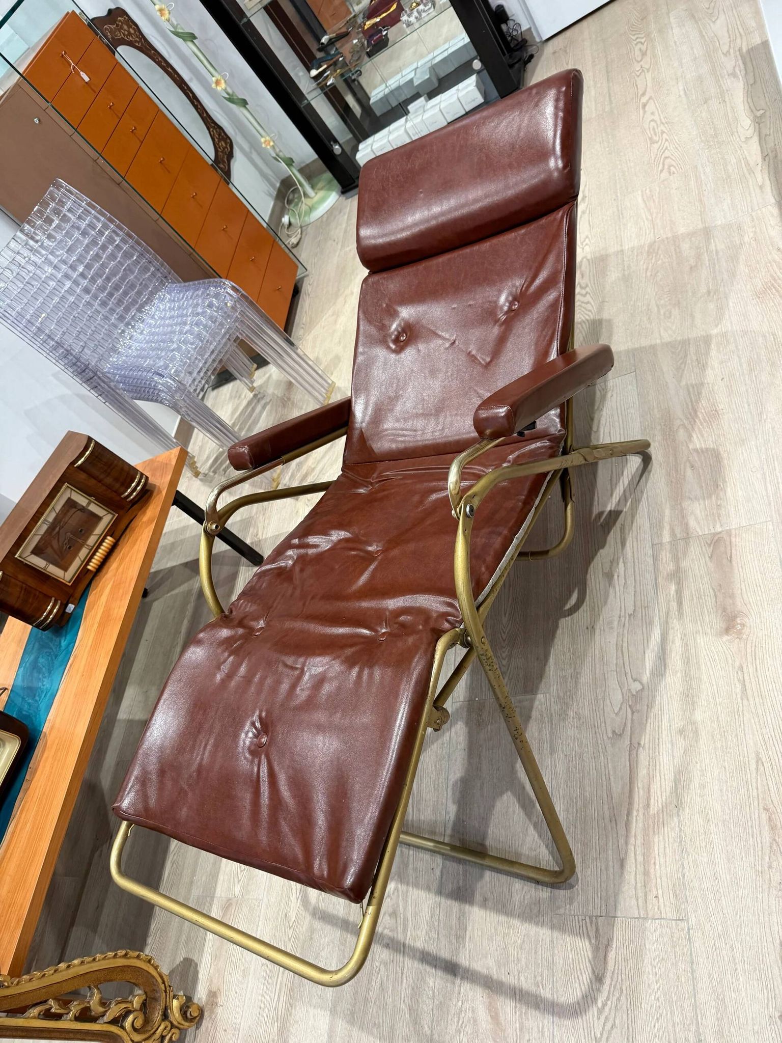 Reclining armchair in brown leather with tubular frame – Italy – 1960s/1970s