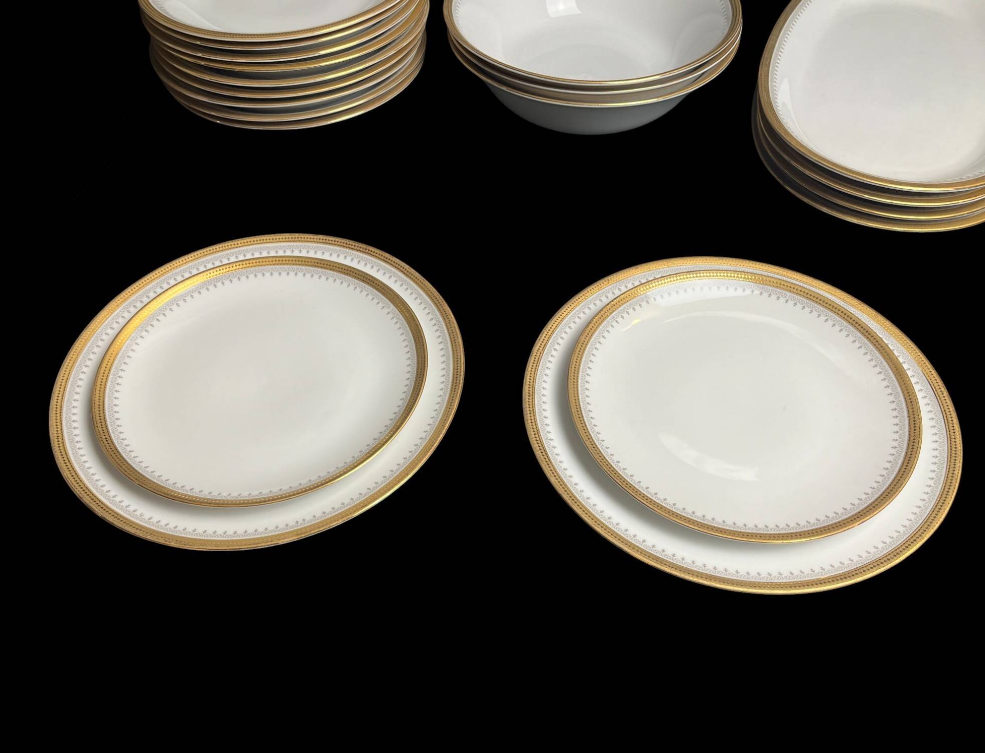 Tableware, 25-piece service, white porcelain and fine gold Winterling