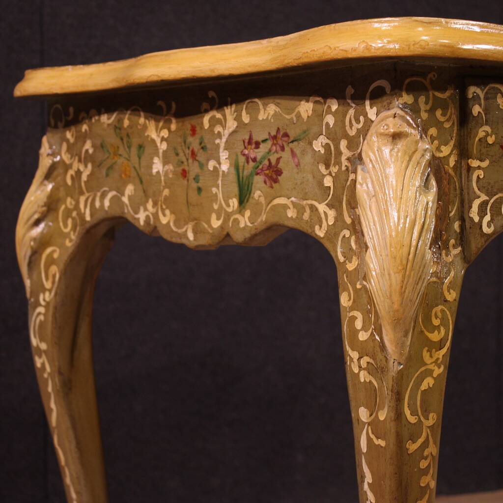 Bureau français laqué et peint, XXe siècle