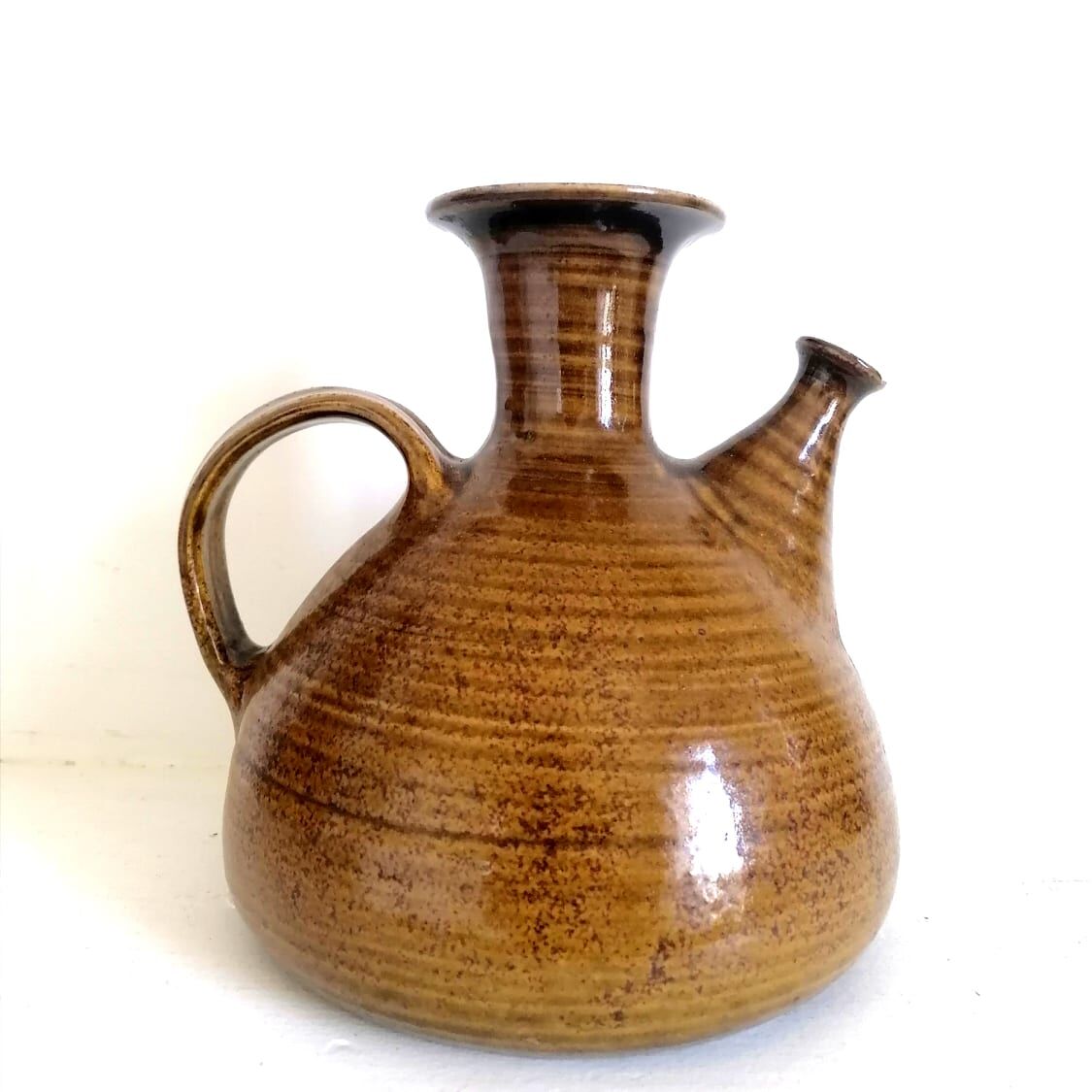 Vintage stoneware chevrette