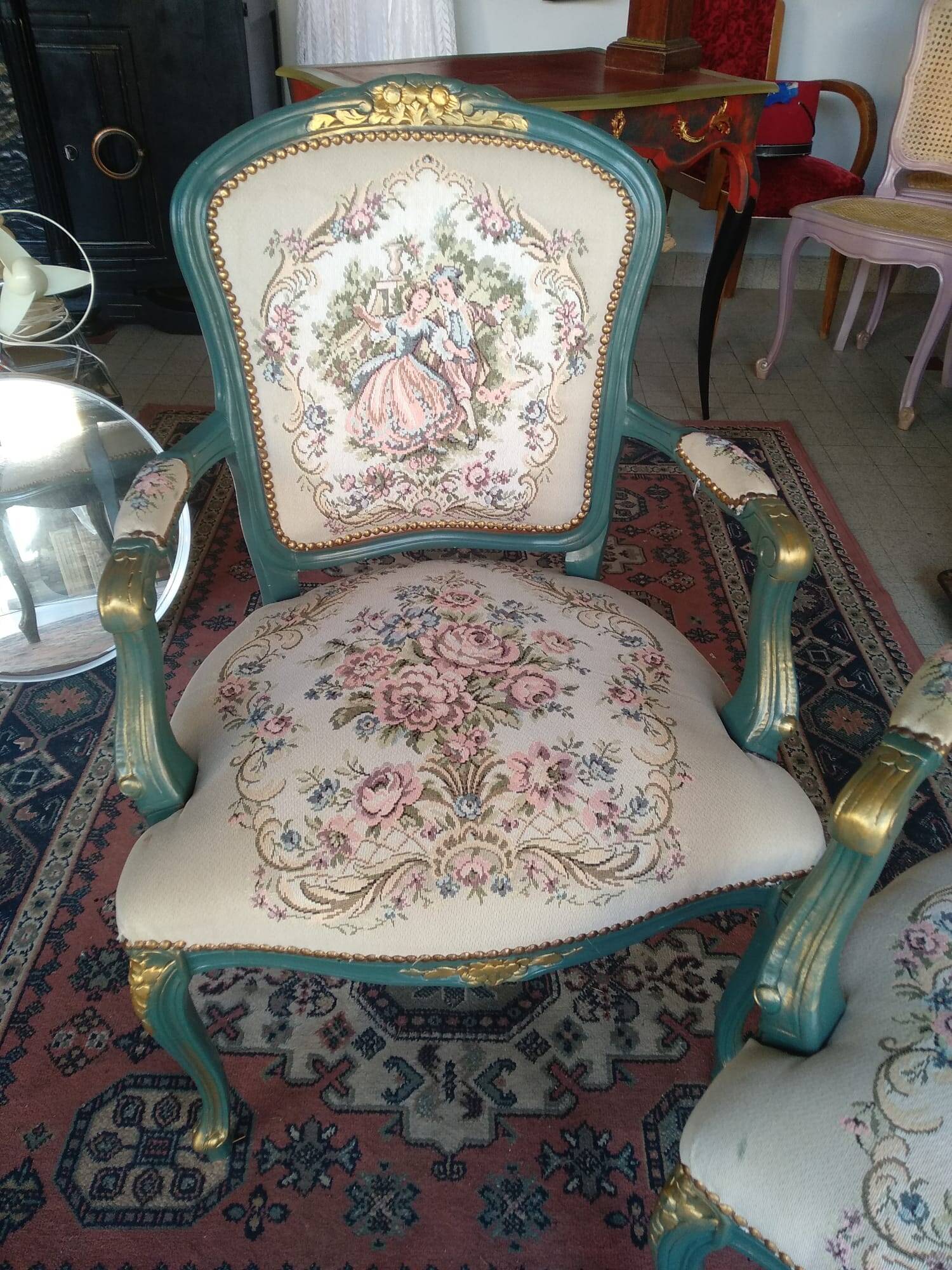 Lot de 2 fauteuils cabriolets de Style Louis XV, rénovés.