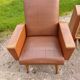 Paire de fauteuils vintage en skaï marron