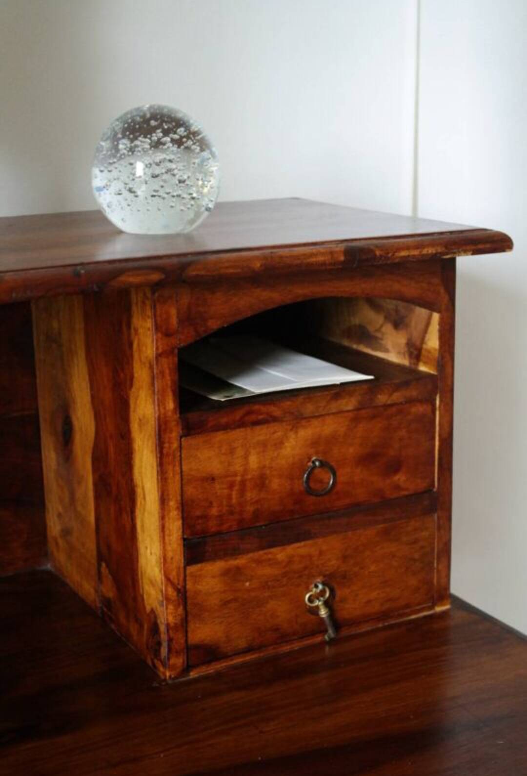 Bureau à gradins en noyer massif