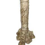 Piédestal chinois sculpté en faux ivoire