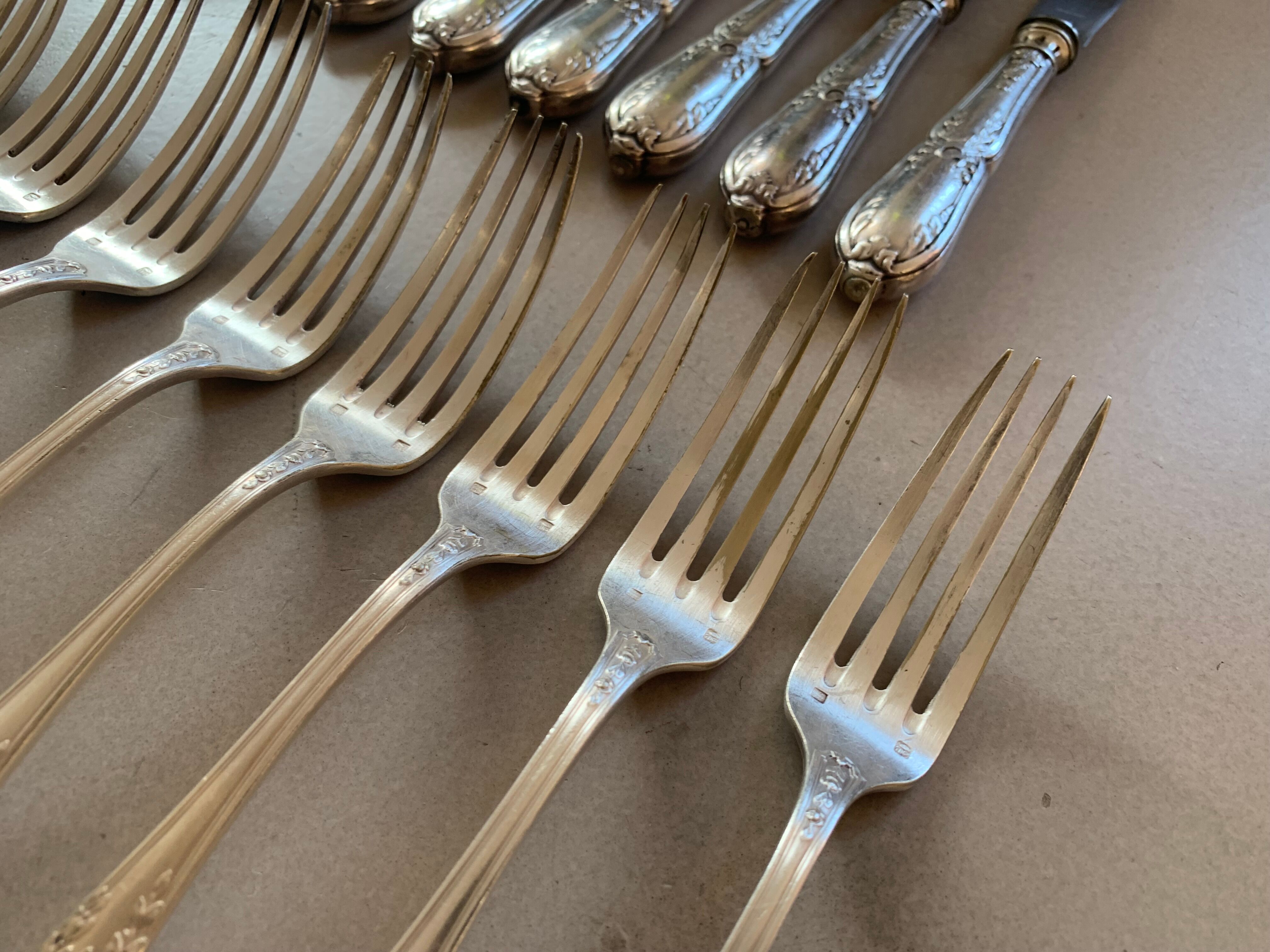 Housewife 35 place settings SFAM