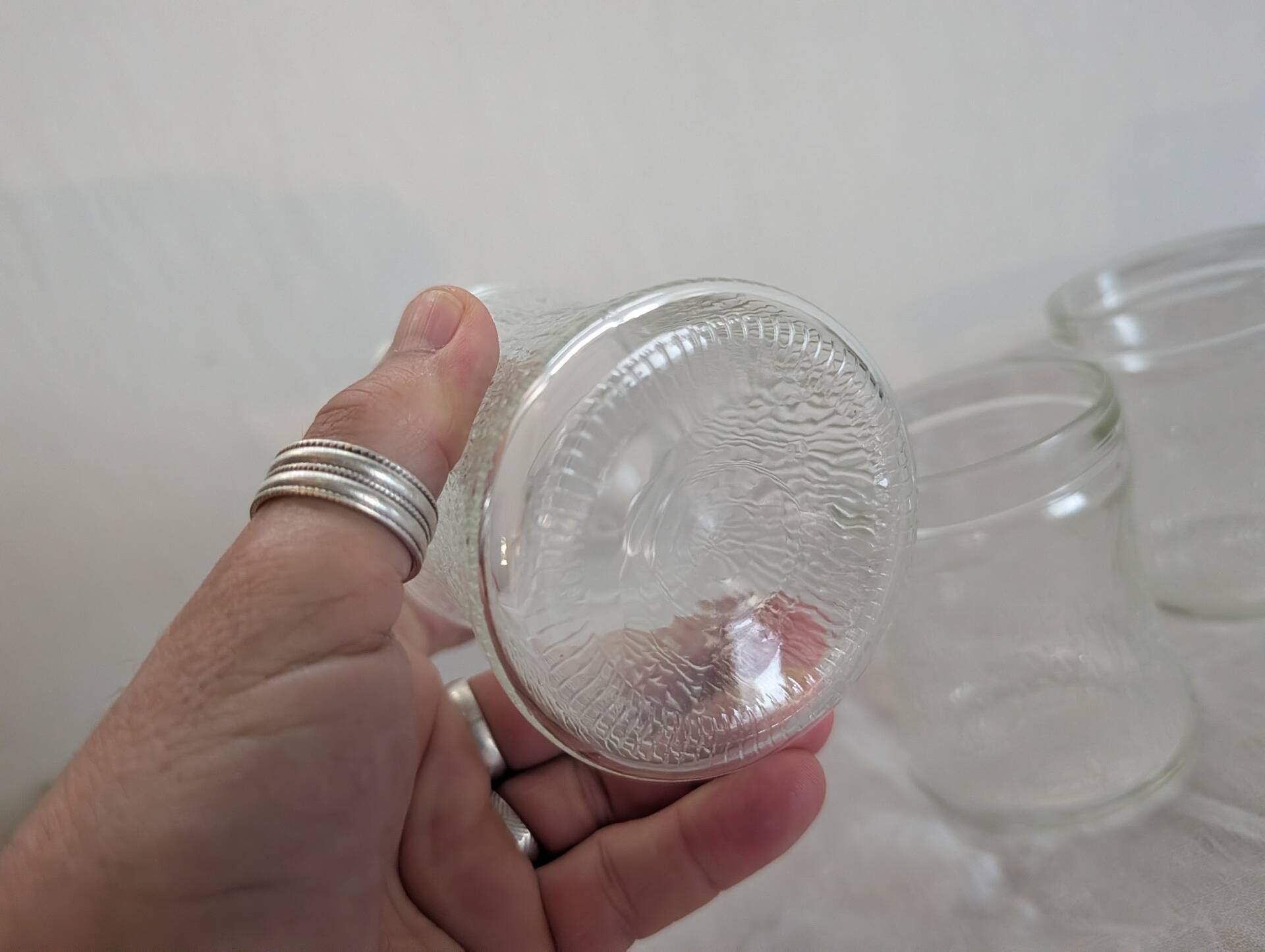 4 verres texturés en verre moulé – années 1970