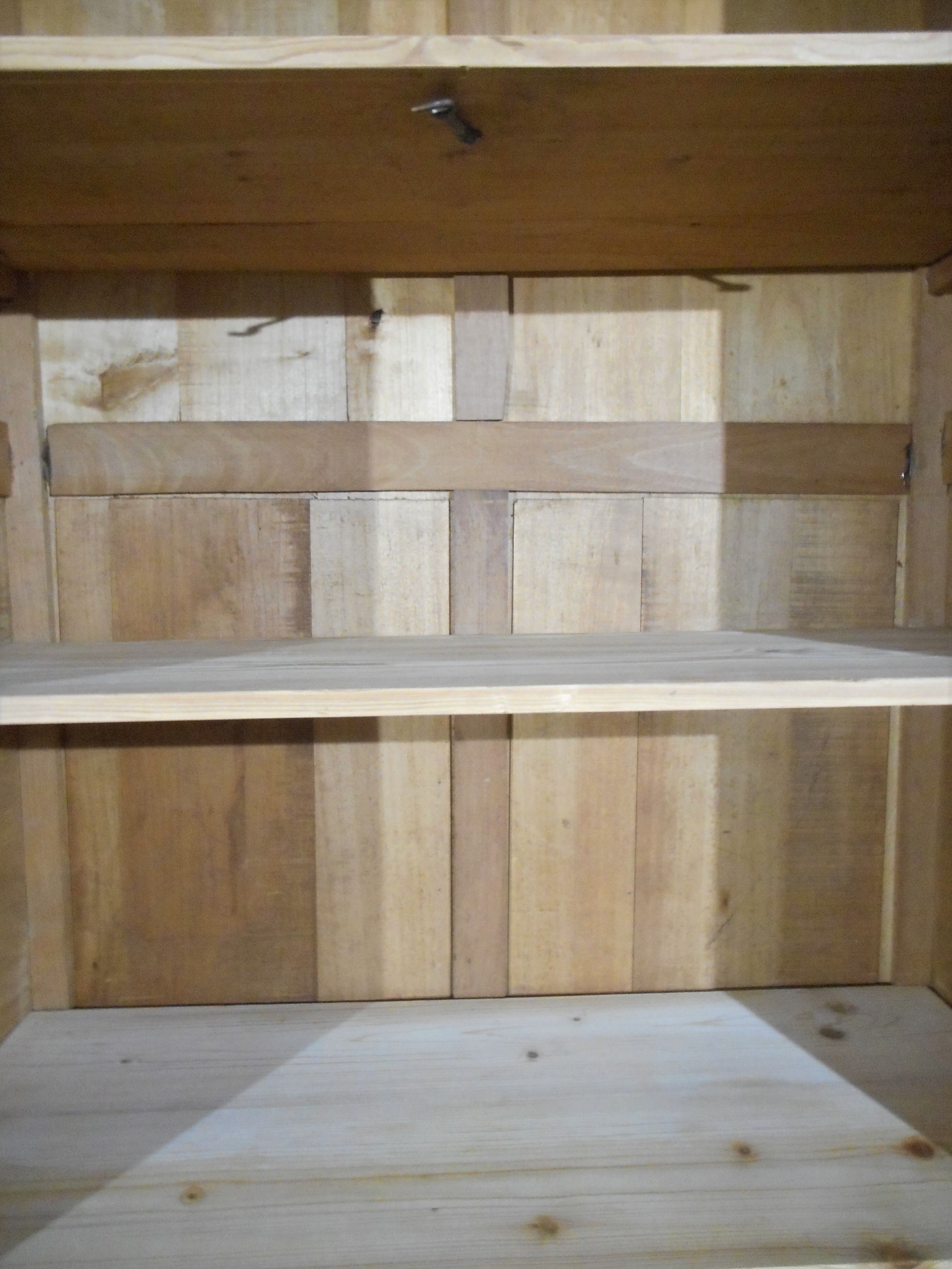Armoire parisienne
