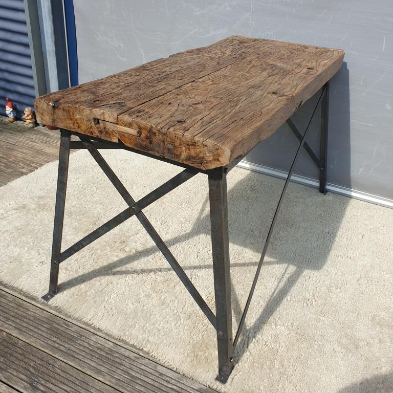 Eiffel metal base workshop with rivets