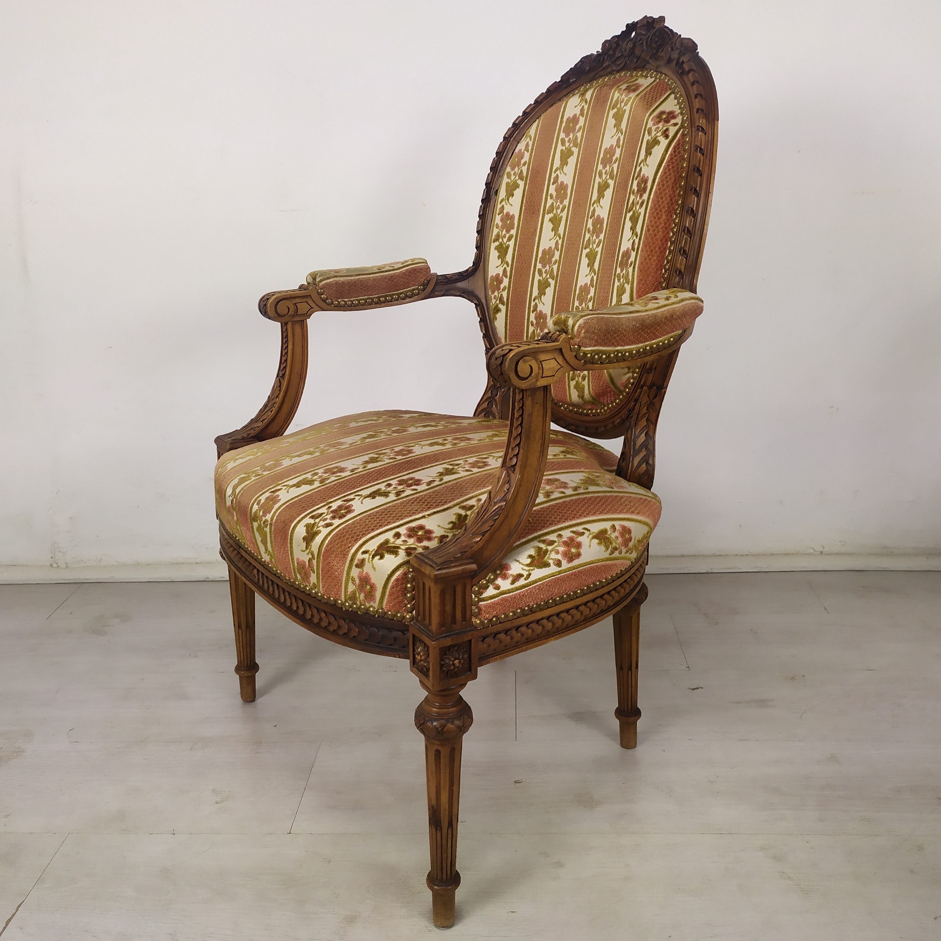 Lounge armchairs bench medallion