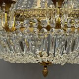 Large crystal chandelier. 17 light points.