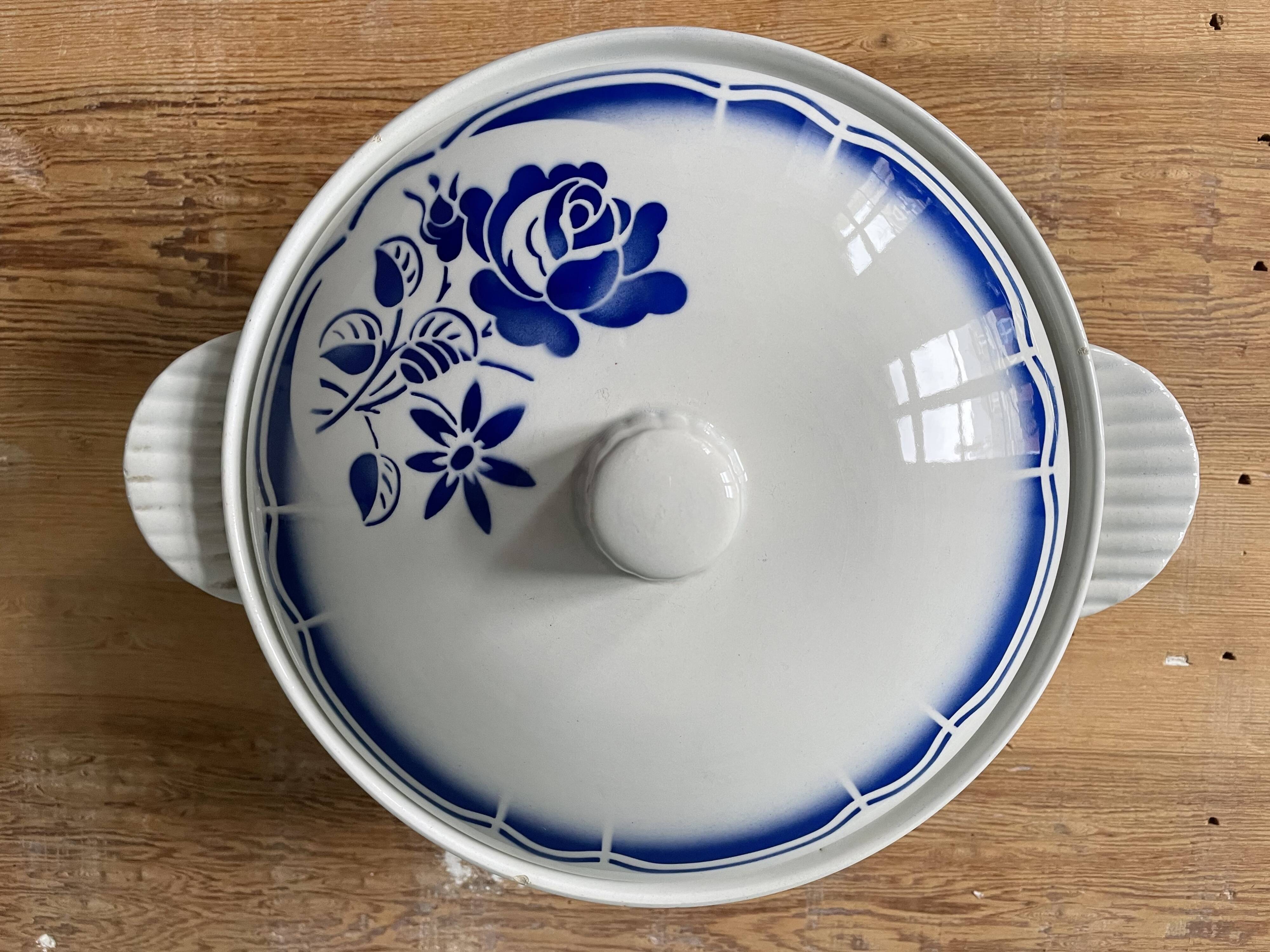 Gravy boat and tureen in half porcelain from Badonviller