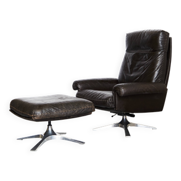 Fauteuil et repose-pieds de Sede DS-31