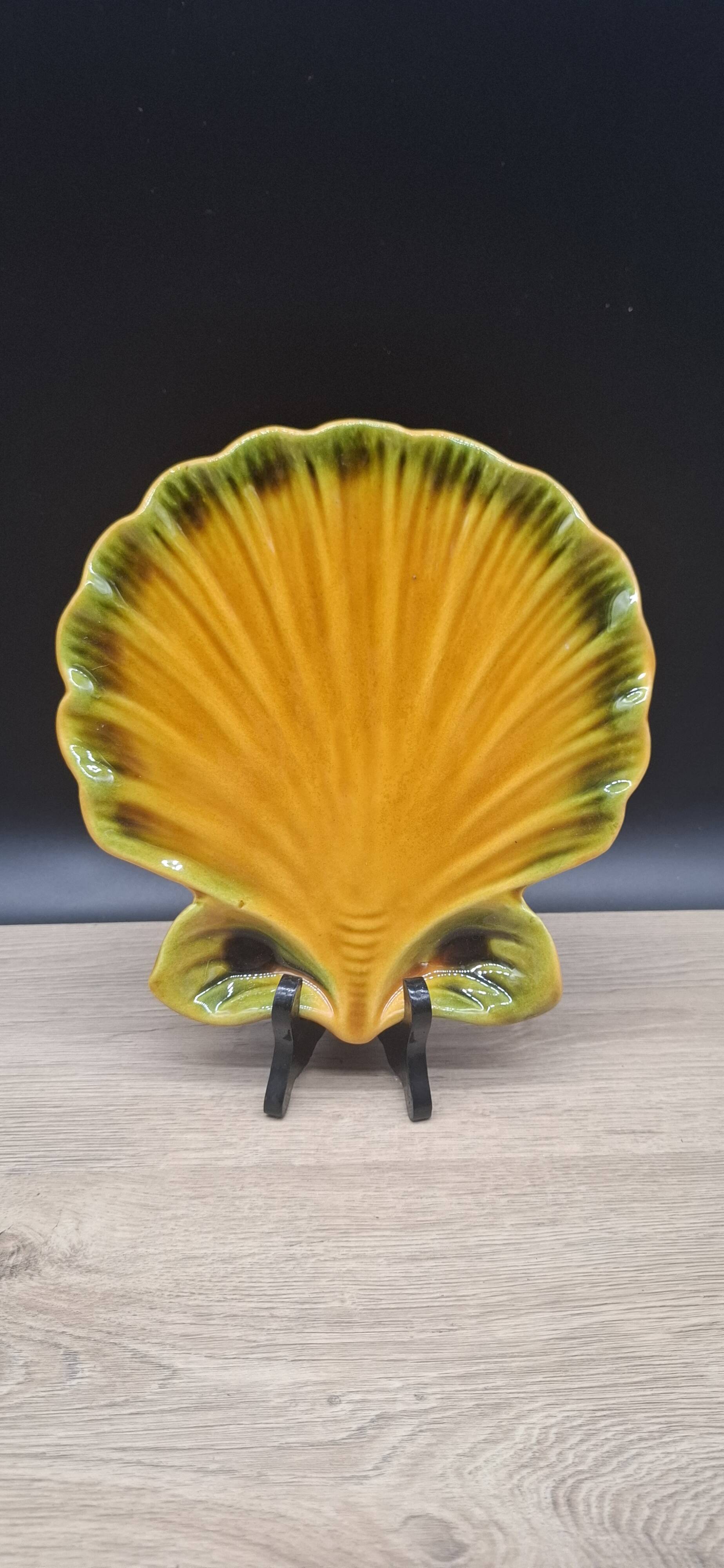 Vallauris dish with scallops and barbotine