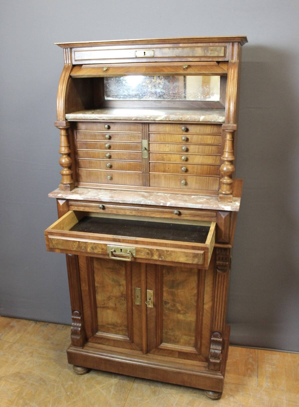 Meuble de dentiste en noyer fin XIX