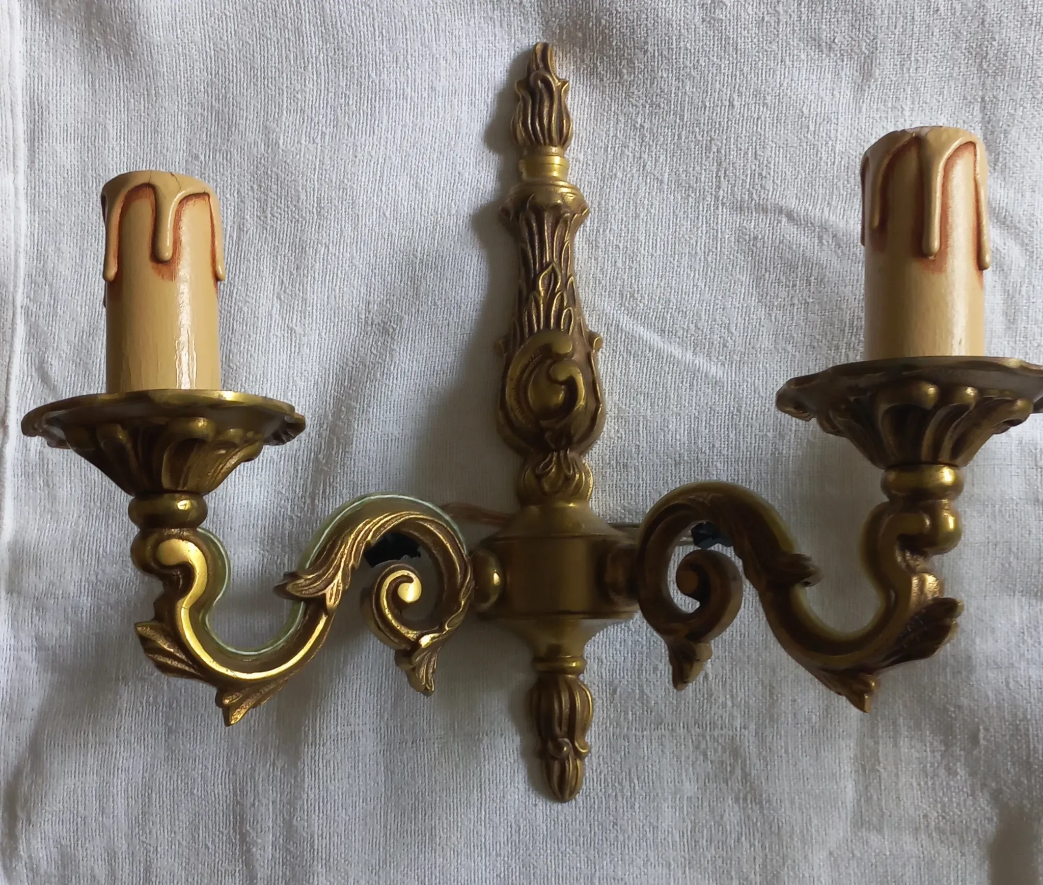 Set of two wall sconces