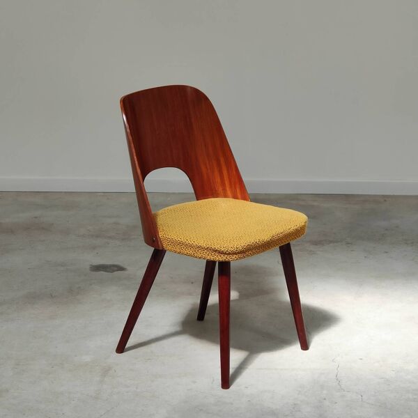 Série de 4 chaises TON 515 / 2 par Oswald Haerdtl (Thonet) bois et tissu moutarde