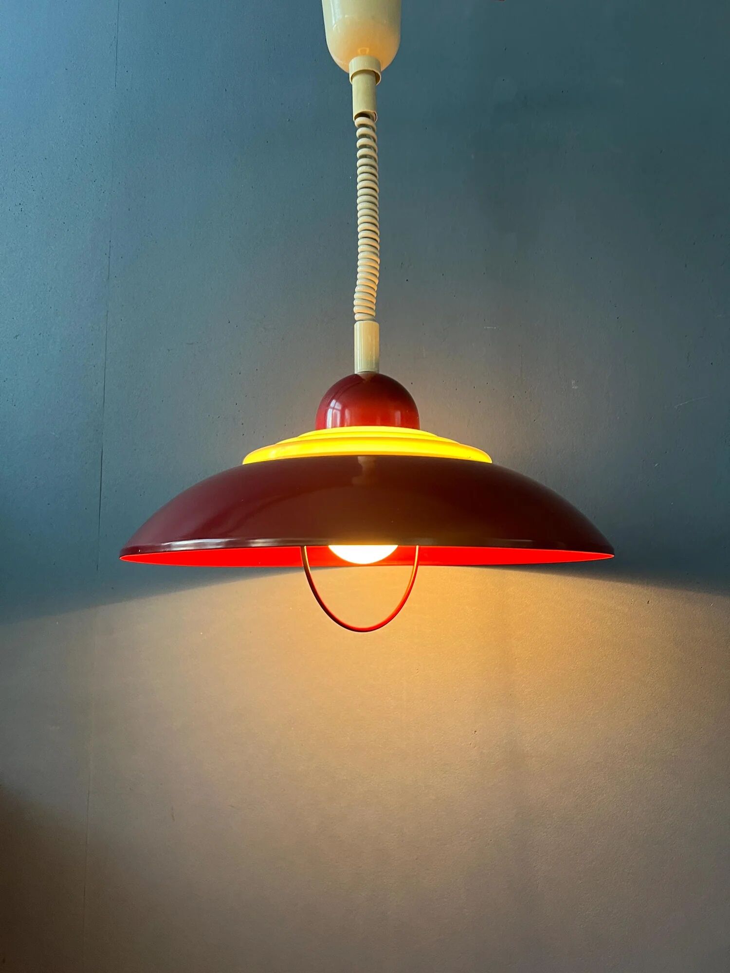 Suspension rouge scandinave de style futuriste par Knud Christensen