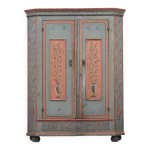 Armoire de mariée peinte