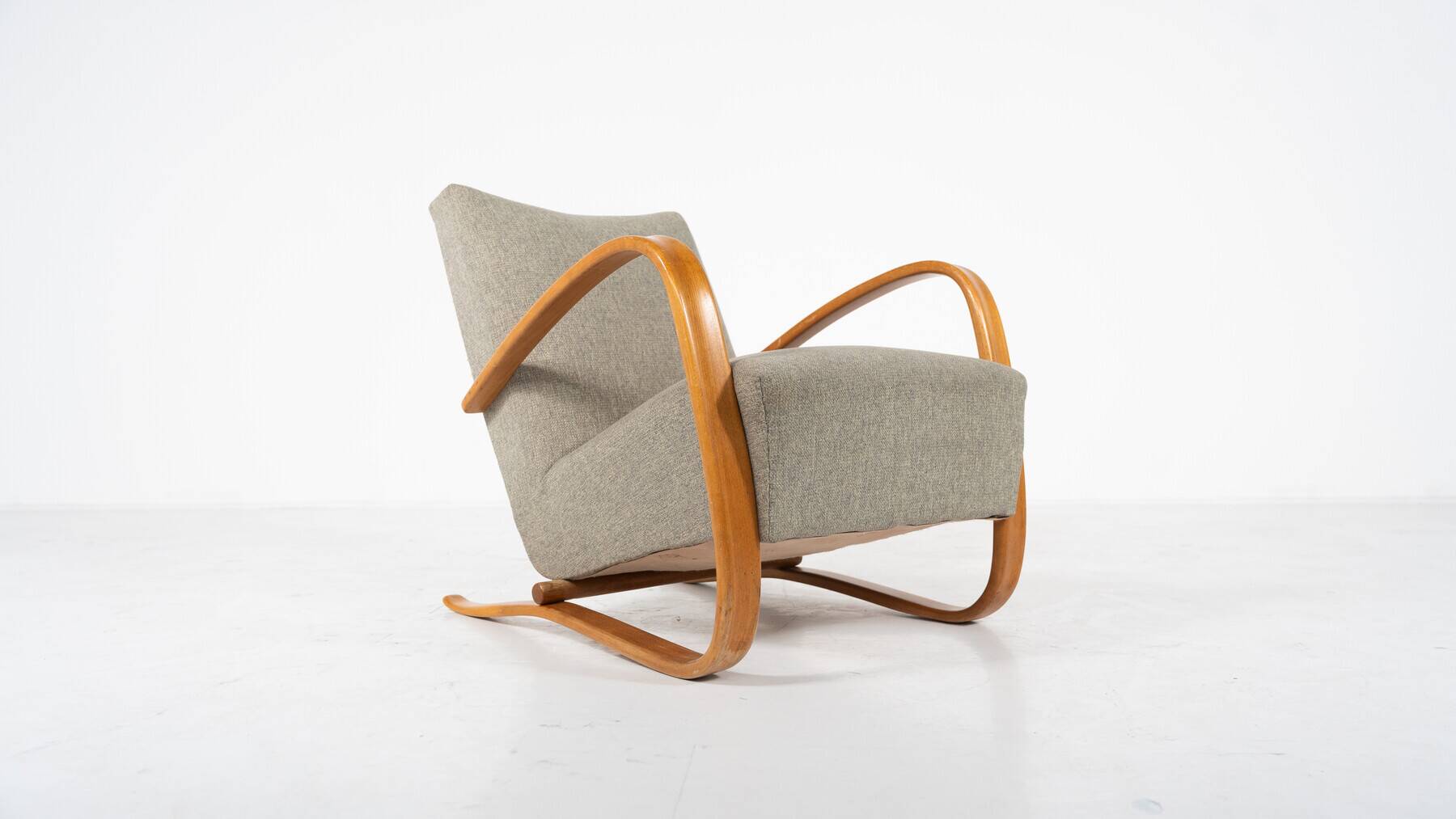 Pair of Bentwood Armchairs by Jindrich Halabala H269, Czech Republic, 1940s