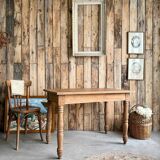 Table with turned legs in solid oak (renovated)