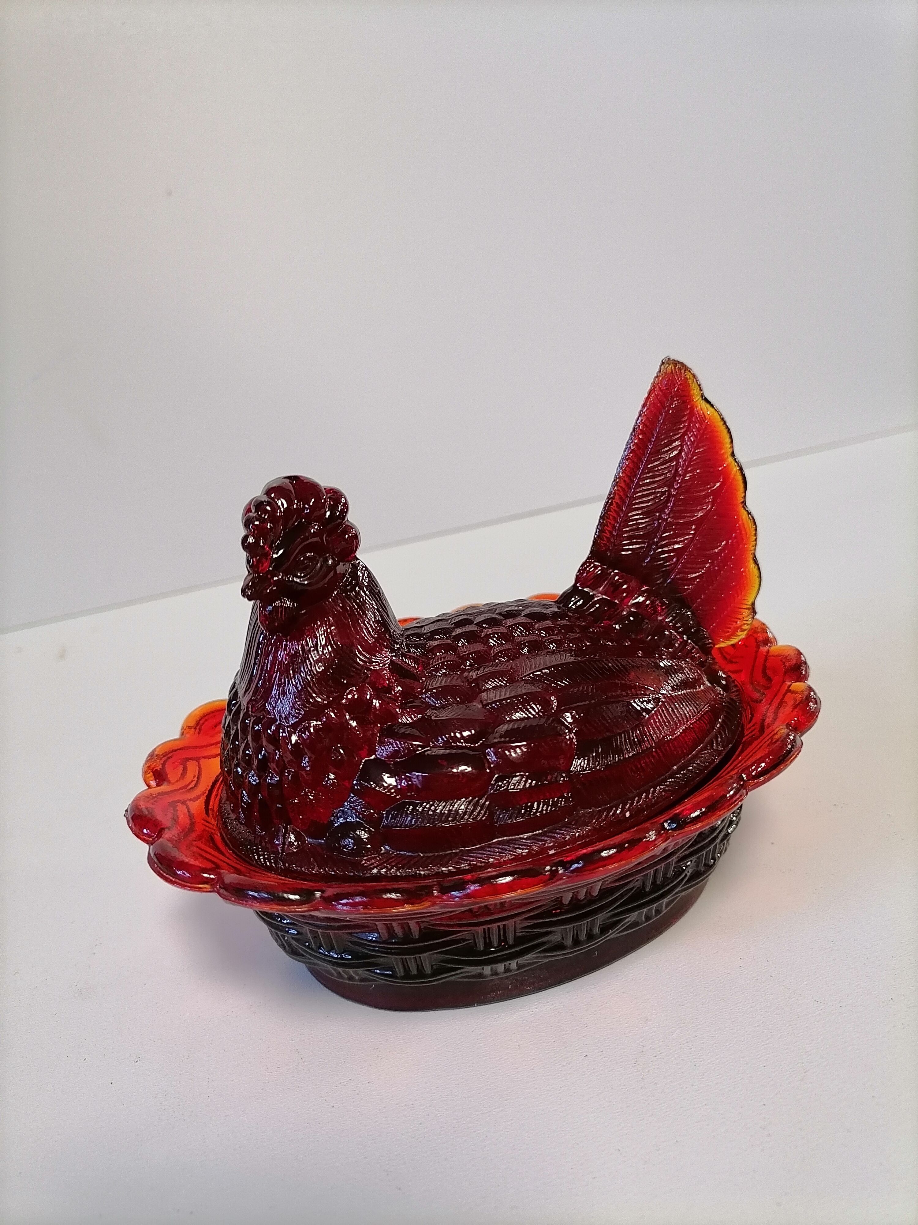 Poule en verre orangé sucrier