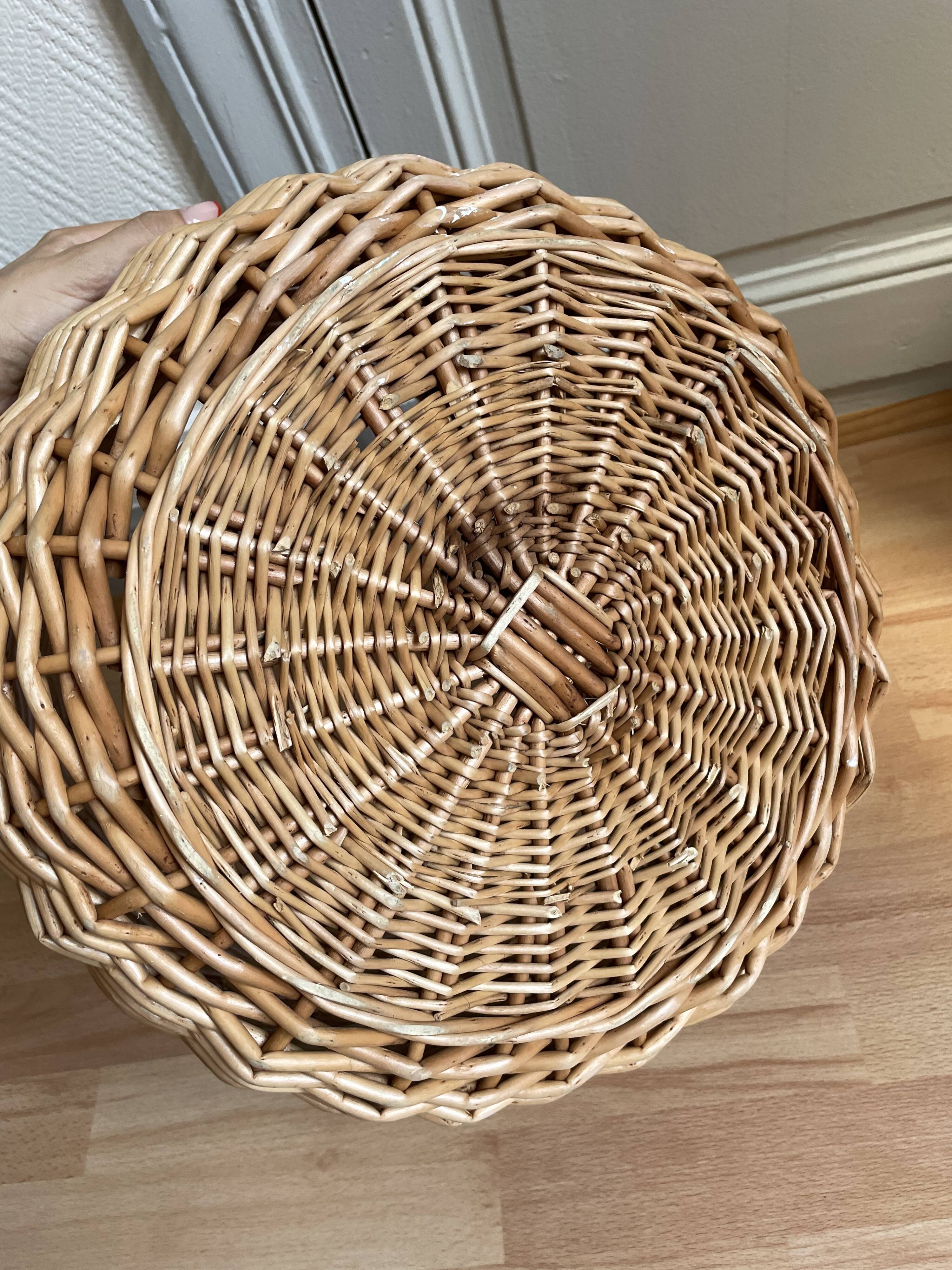 Wicker laundry basket