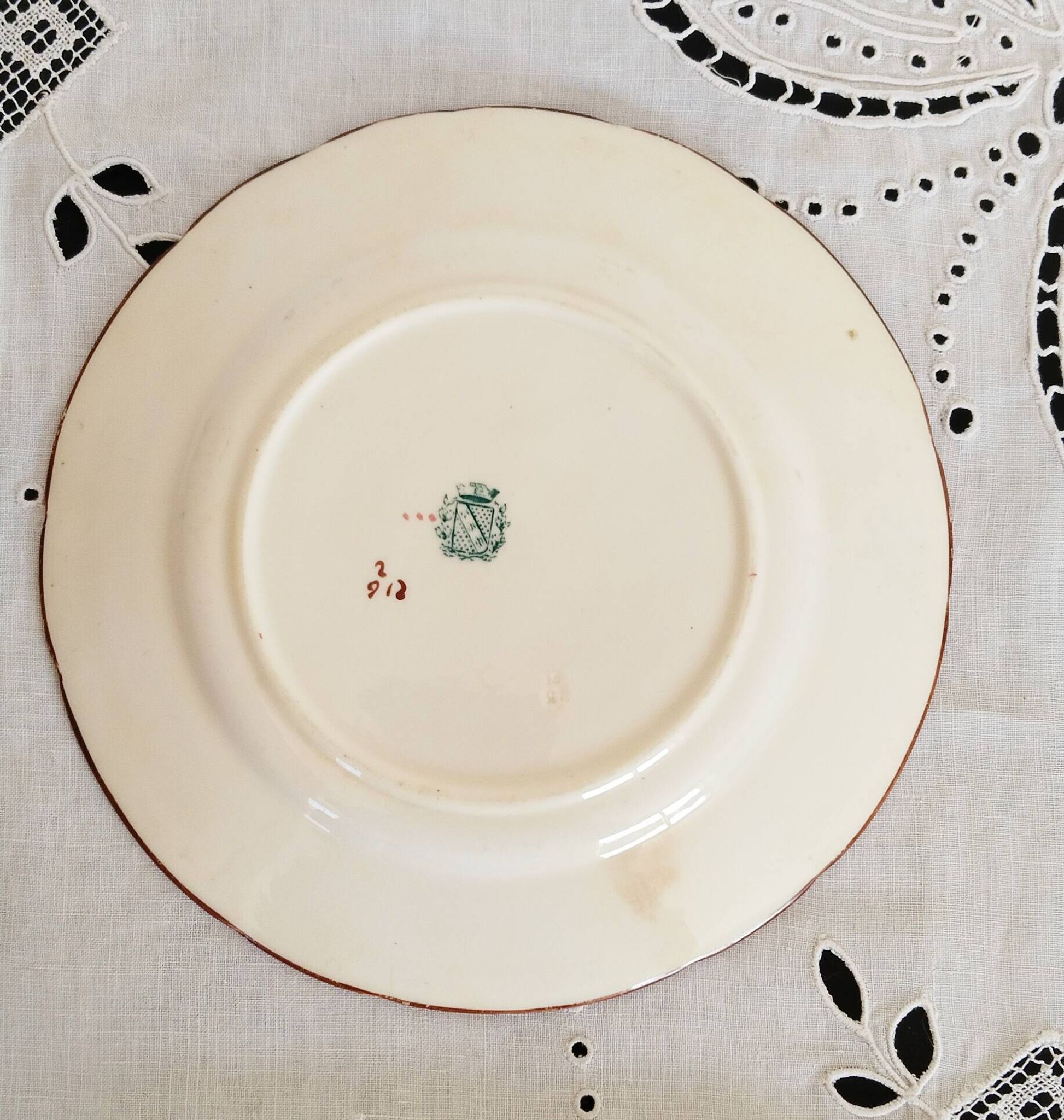 Assiette à dessert en porcelaine décor Minton 216, Sarreguemines