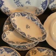 Service en faience de GIEN bleu camaieu dauphin