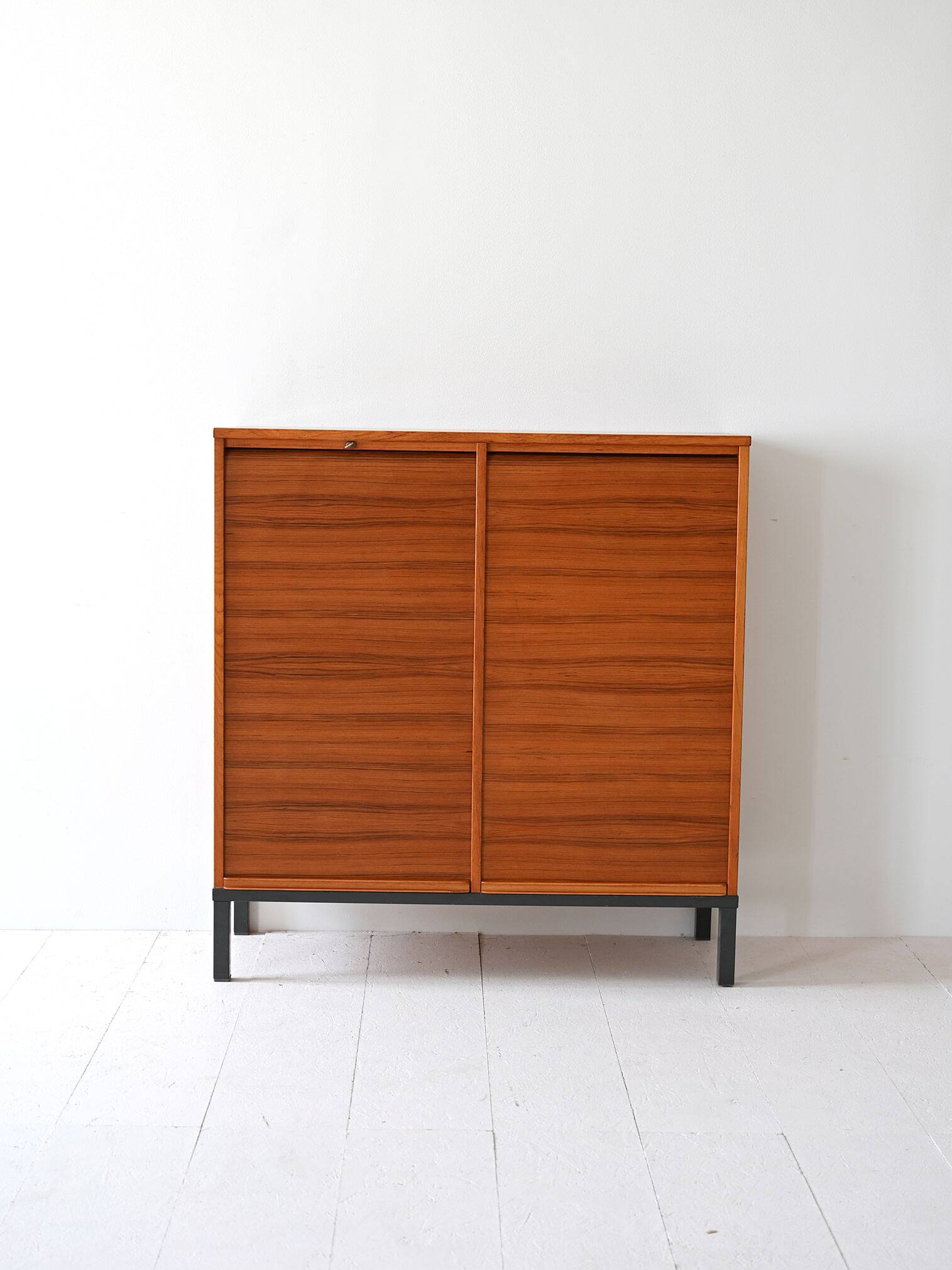 Classeur vintage avec portes à tambour