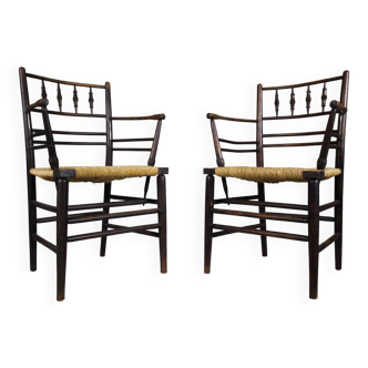 Une véritable paire de chaises William Morris Sussex