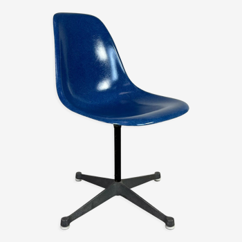 Chaise de bureau pivotante PSC en bleu Eames Herman Miller