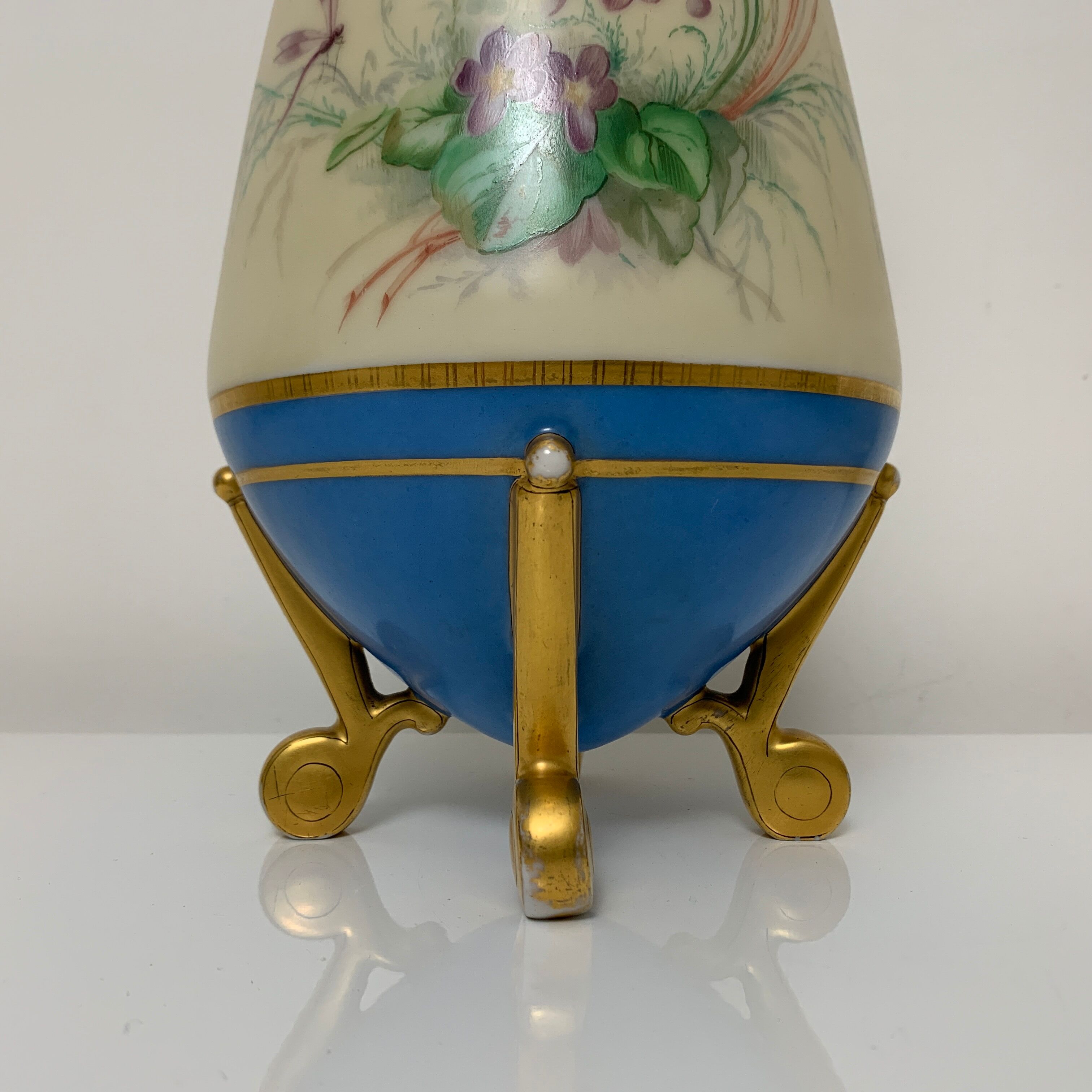 Porcelain vase decorated with butterflies Napoleon 3 era