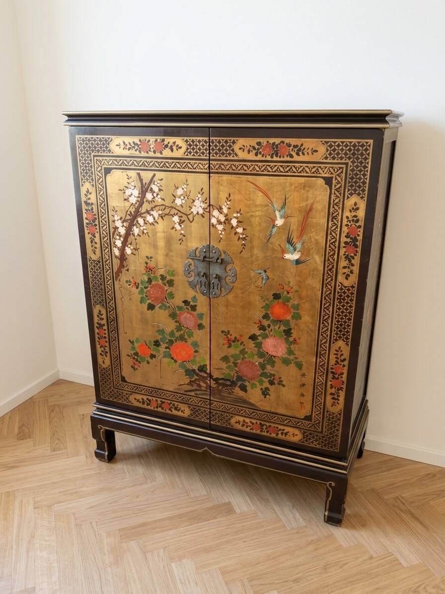Chinese furniture set: chest of drawers and 2 sliding doors in wood