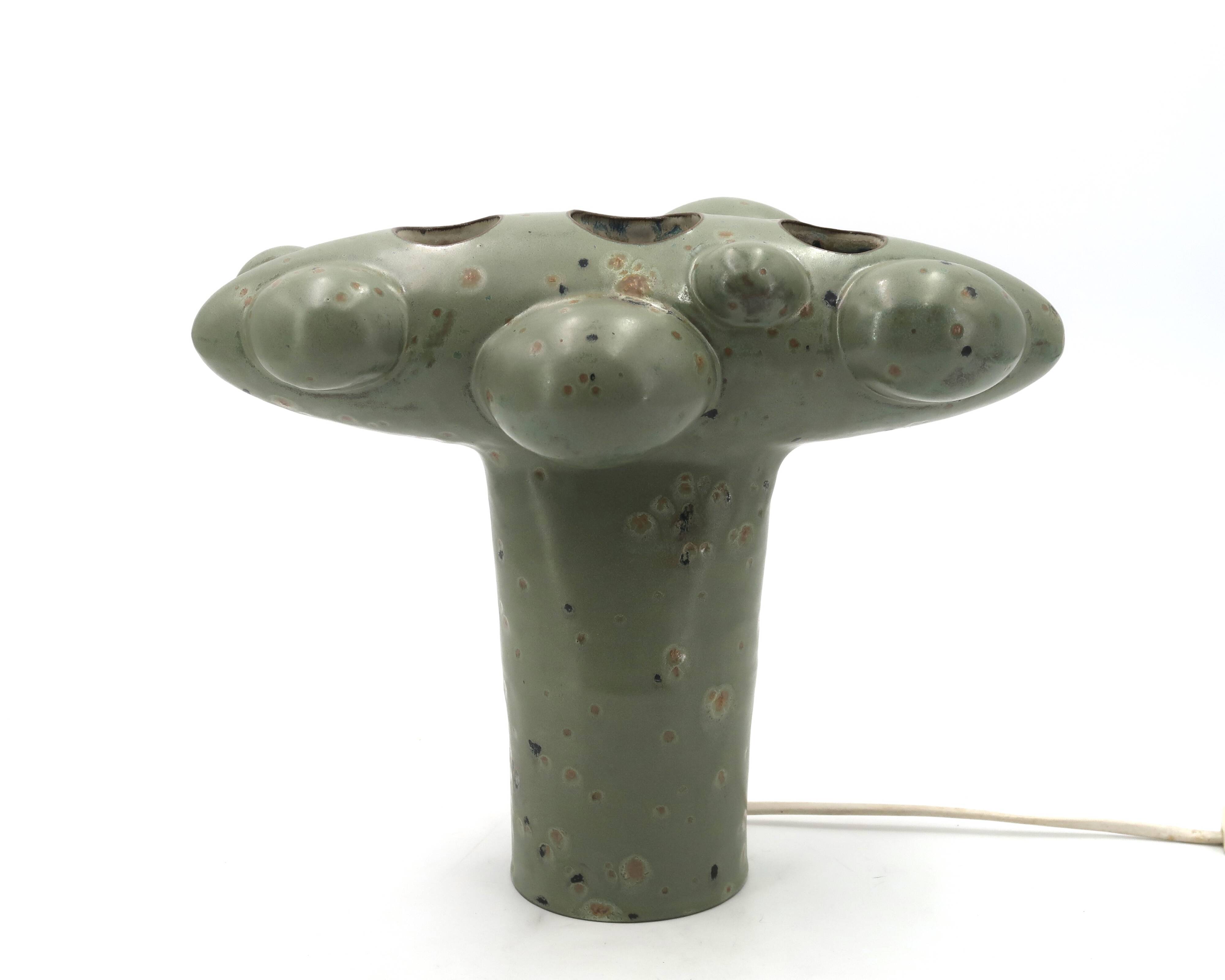 Organic sculptural accent lamp in green ceramic