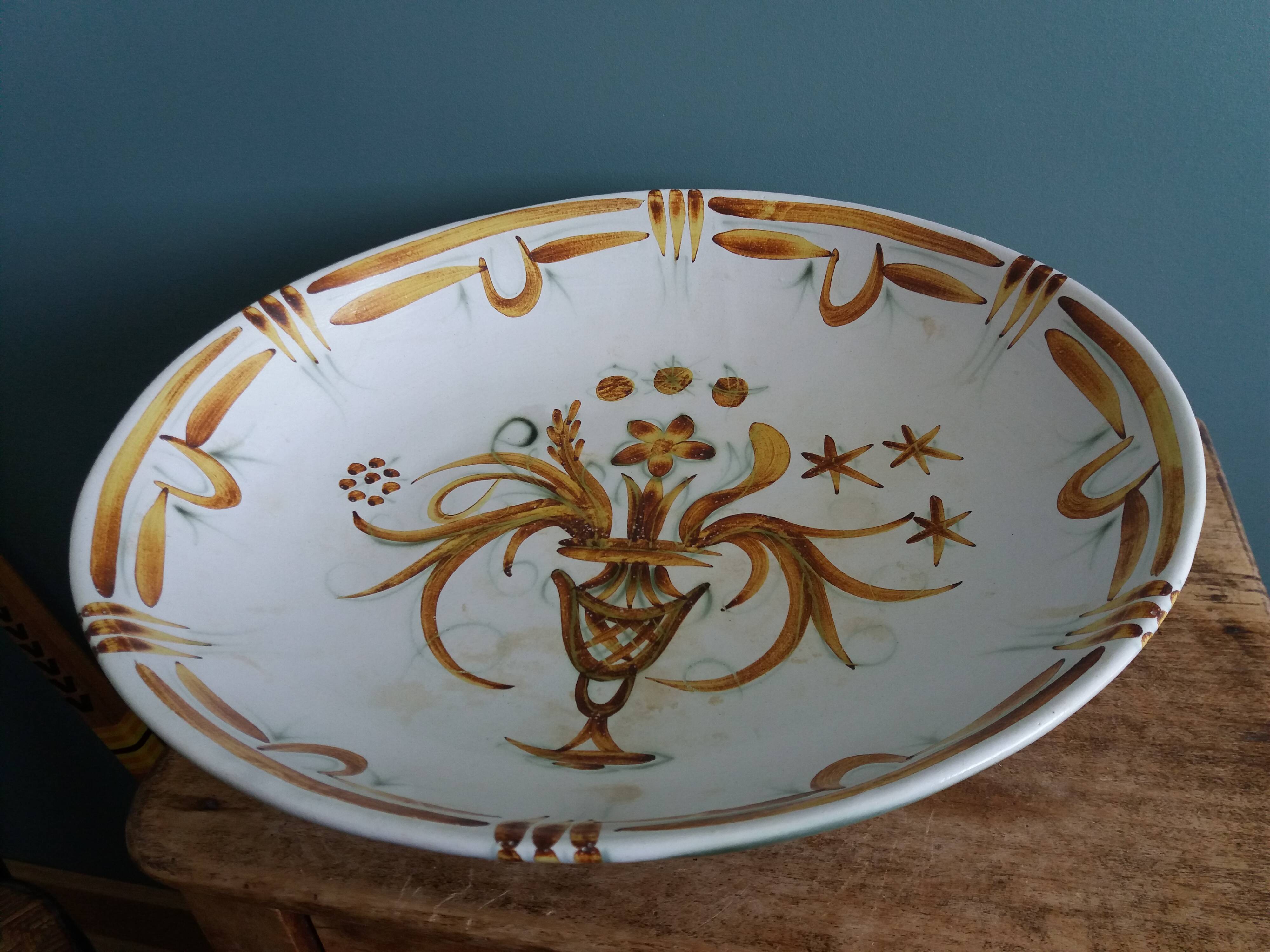 Keraluc Quimper oval flat salad bowl signed Yvonne Pennec