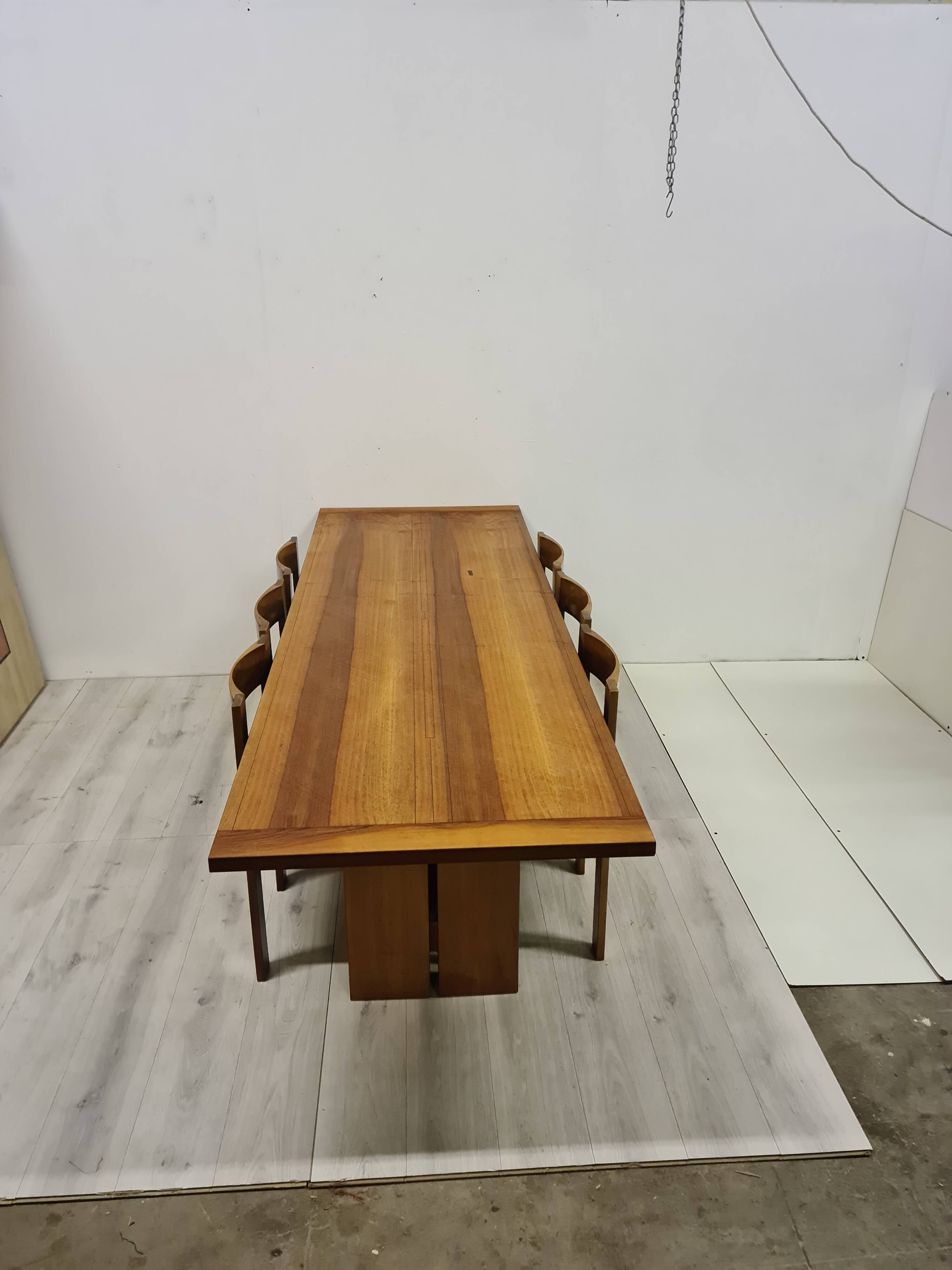 Table et chaises en noyer par Antonio Virgilio pour Bernini Italie années 1970