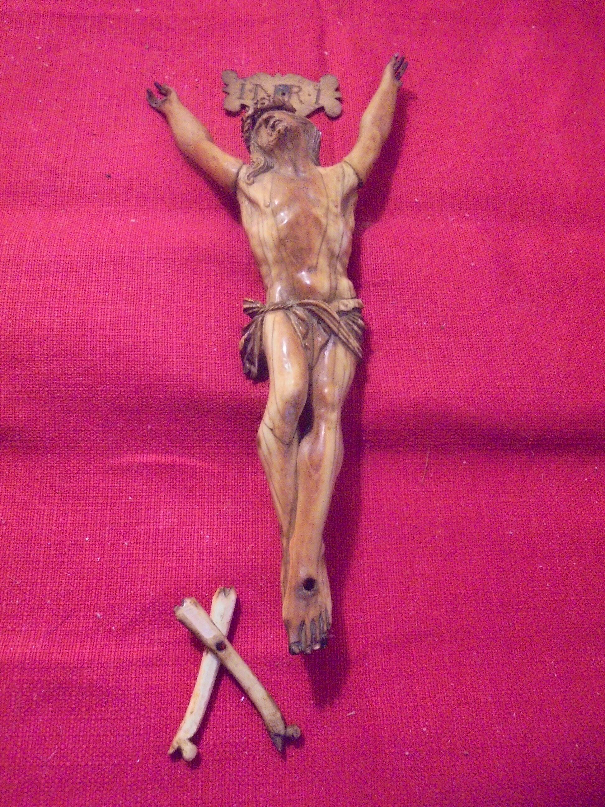 Dieppe bone crucifix xvii/ xviii